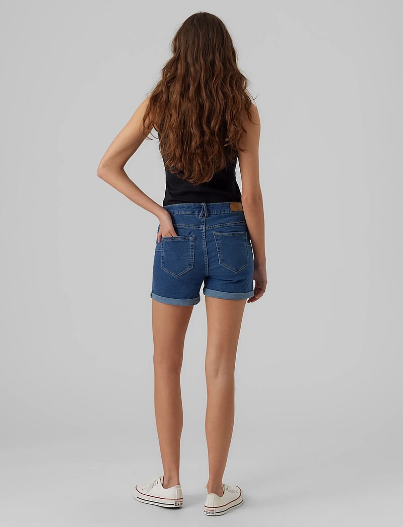 Vero Moda - VMLUNA MR FOLD SHORTS MIX GA NOOS - jorty - medium blue denim - 3