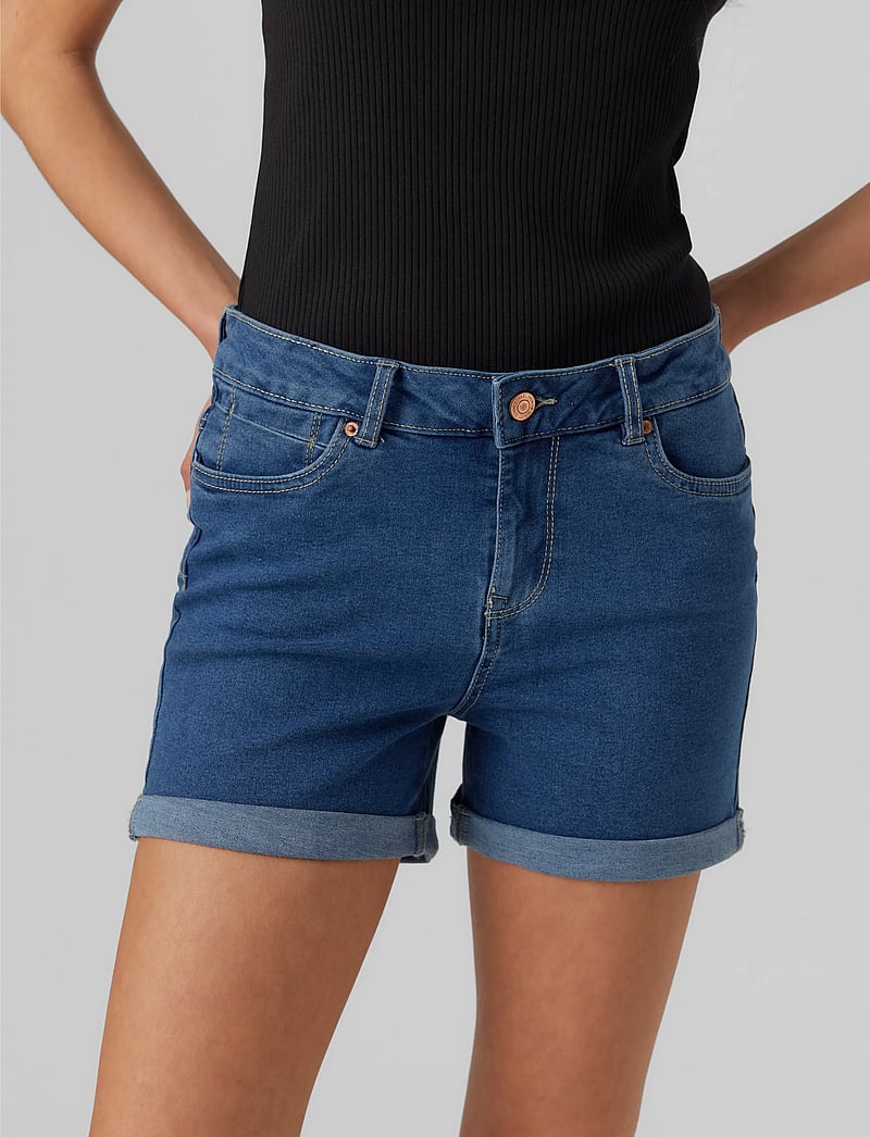 Vero Moda - VMLUNA MR FOLD SHORTS MIX GA NOOS - jorty - medium blue denim - 5
