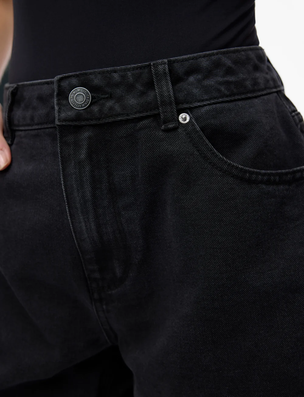 Vero Moda - VMZURI HR LOOSE DENIM SHORTS MIX GA NOOS - jorts - black denim - 4