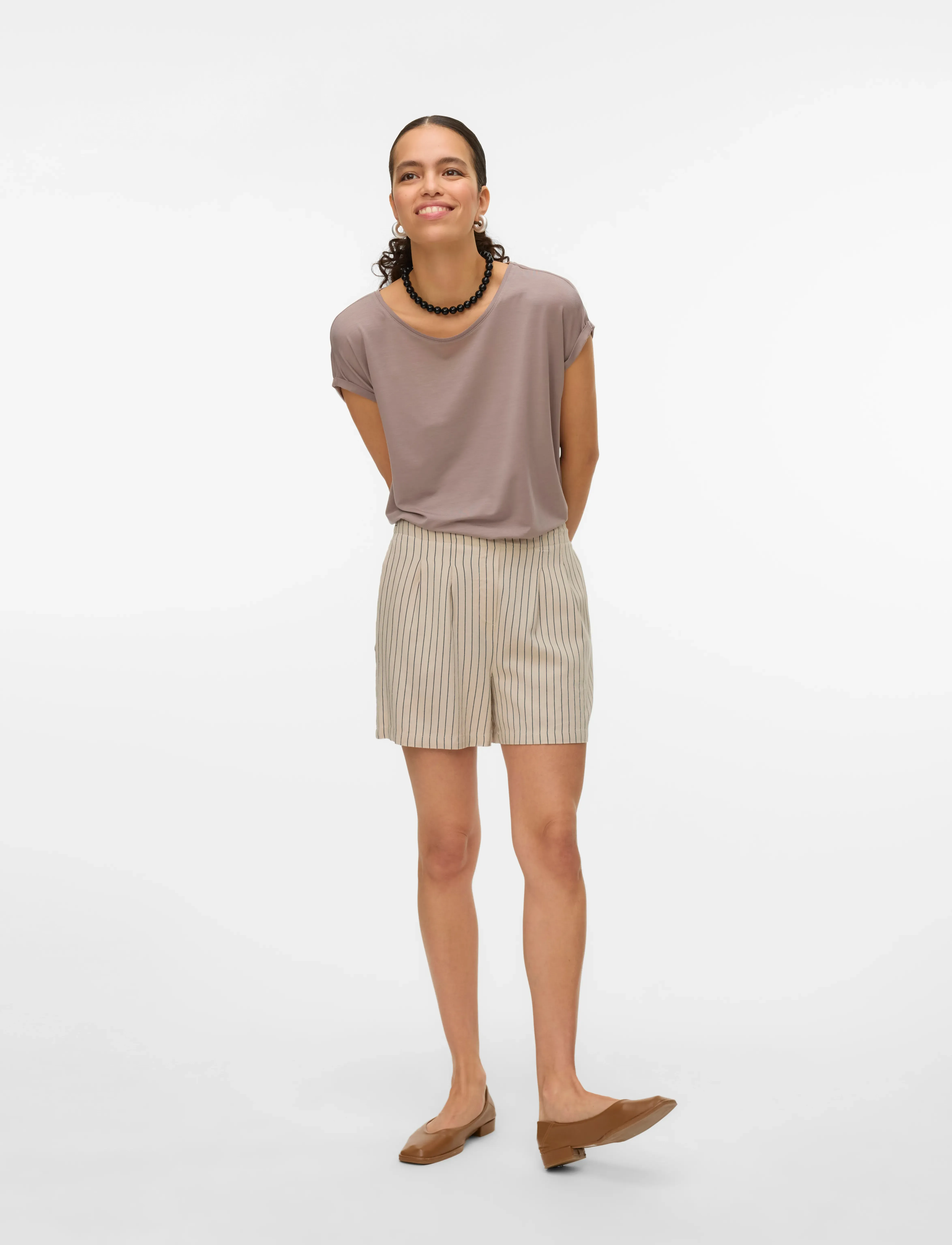 Vero Moda - VMJESMILO HW SHORTS WVN GA NOOS - rennot shortsit - silver lining - 3