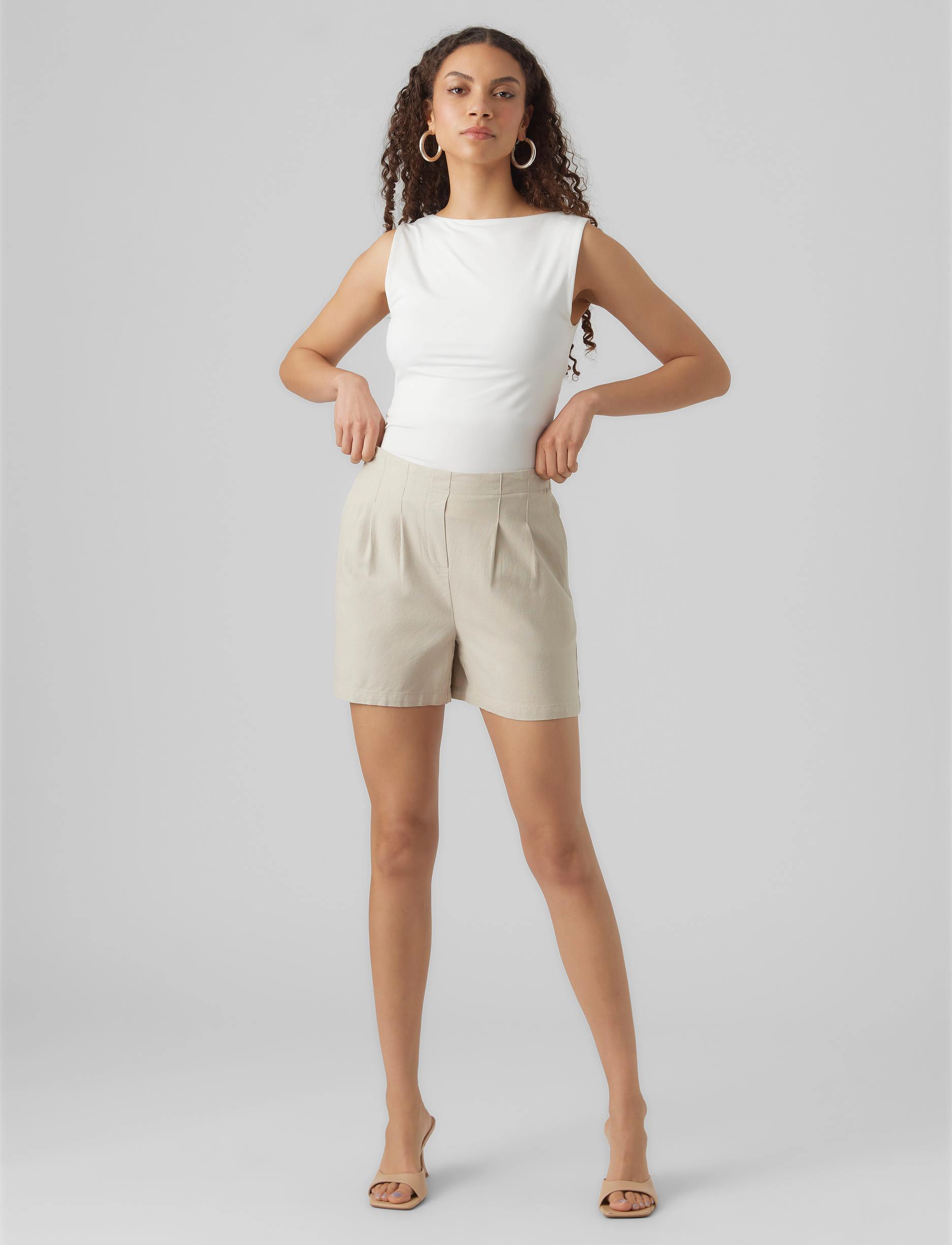 Vero Moda - VMJESMILO HW SHORTS WVN GA NOOS - linneshorts - silver lining - 4