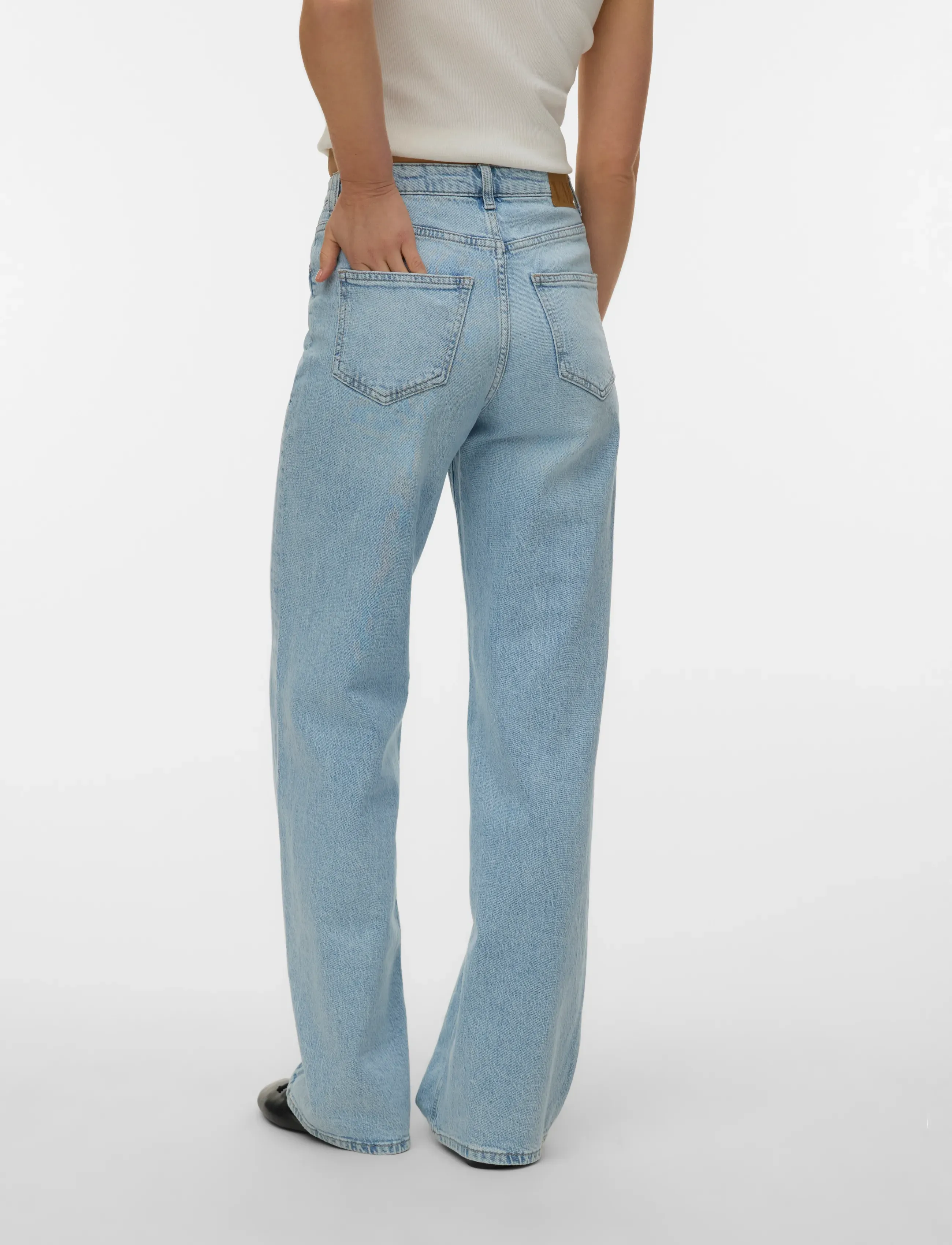 Vero Moda - VMTESSA HR WIDE JEANS RA339 GA NOOS - hosen mit weitem bein - light blue denim - 3