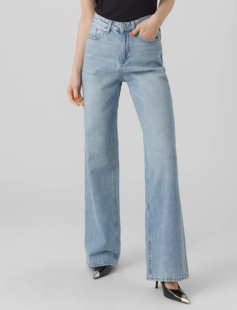 Vero Moda - VMTESSA HR WIDE JEANS RA339 GA NOOS - hosen mit weitem bein - light blue denim - 4