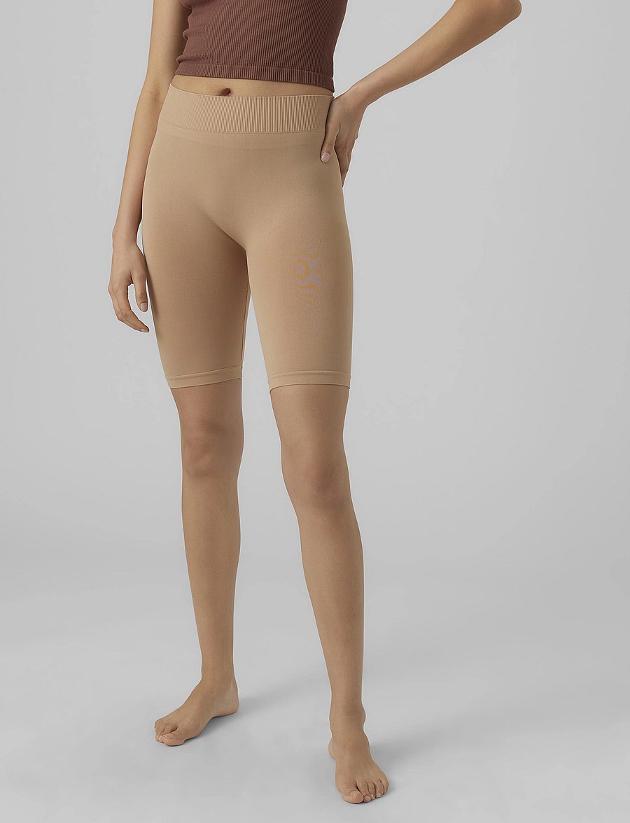 Vero Moda - VMJACKIE SHORTS SEAMLESS NOOS - 1/2 länge - tan - 0