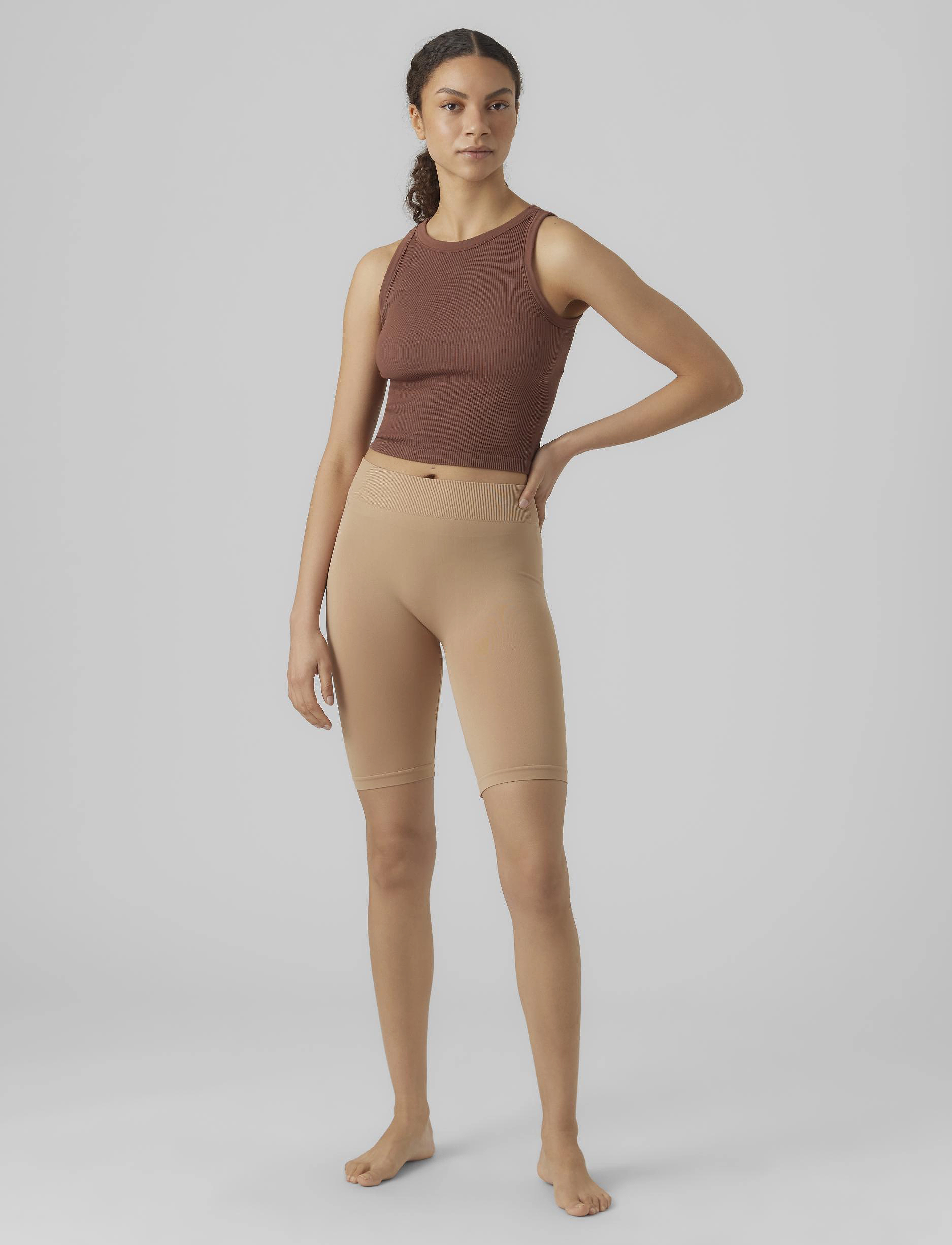 Vero Moda - VMJACKIE SHORTS SEAMLESS NOOS - 1/2 længde - tan - 4