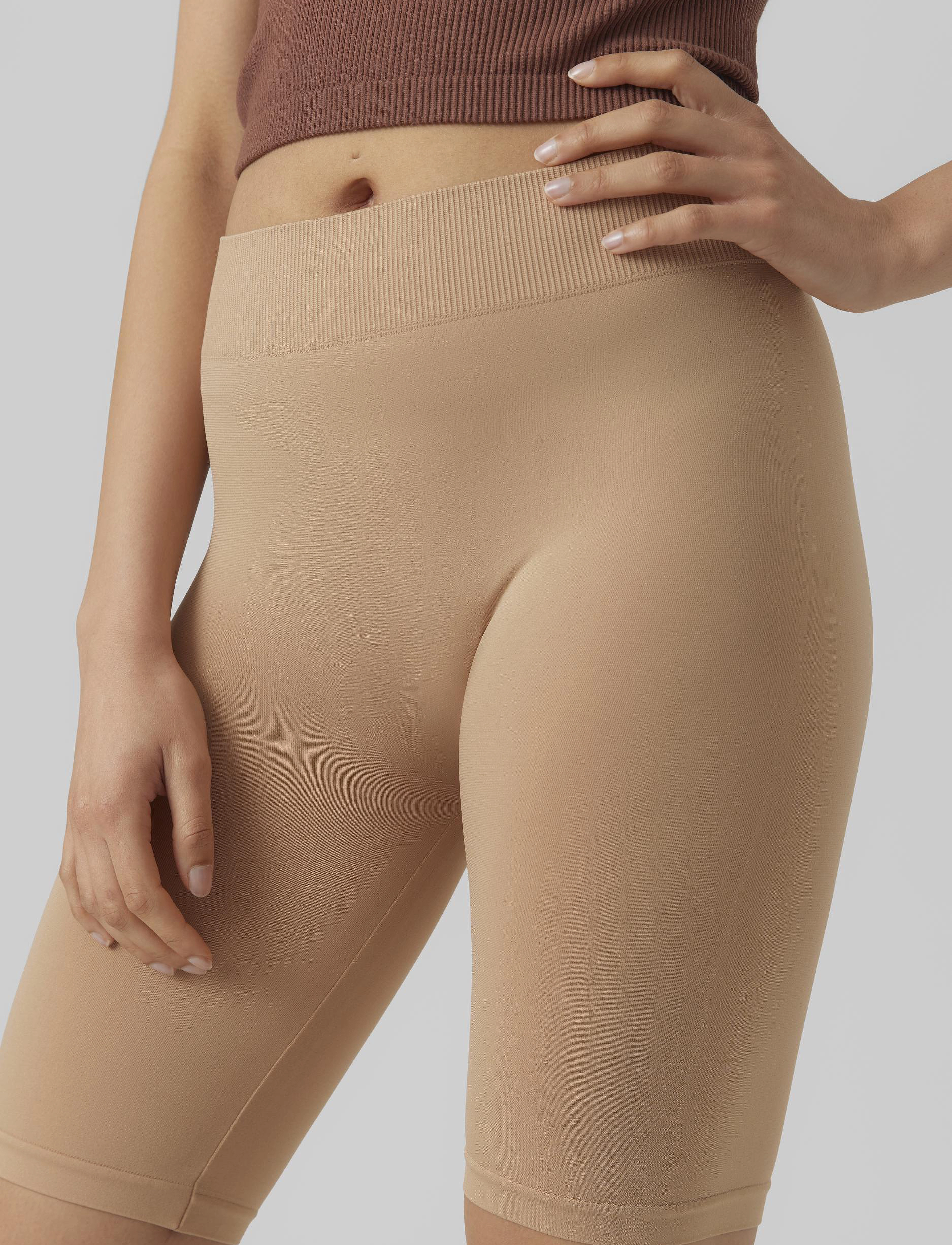 Vero Moda - VMJACKIE SHORTS SEAMLESS NOOS - 1/2 længde - tan - 5