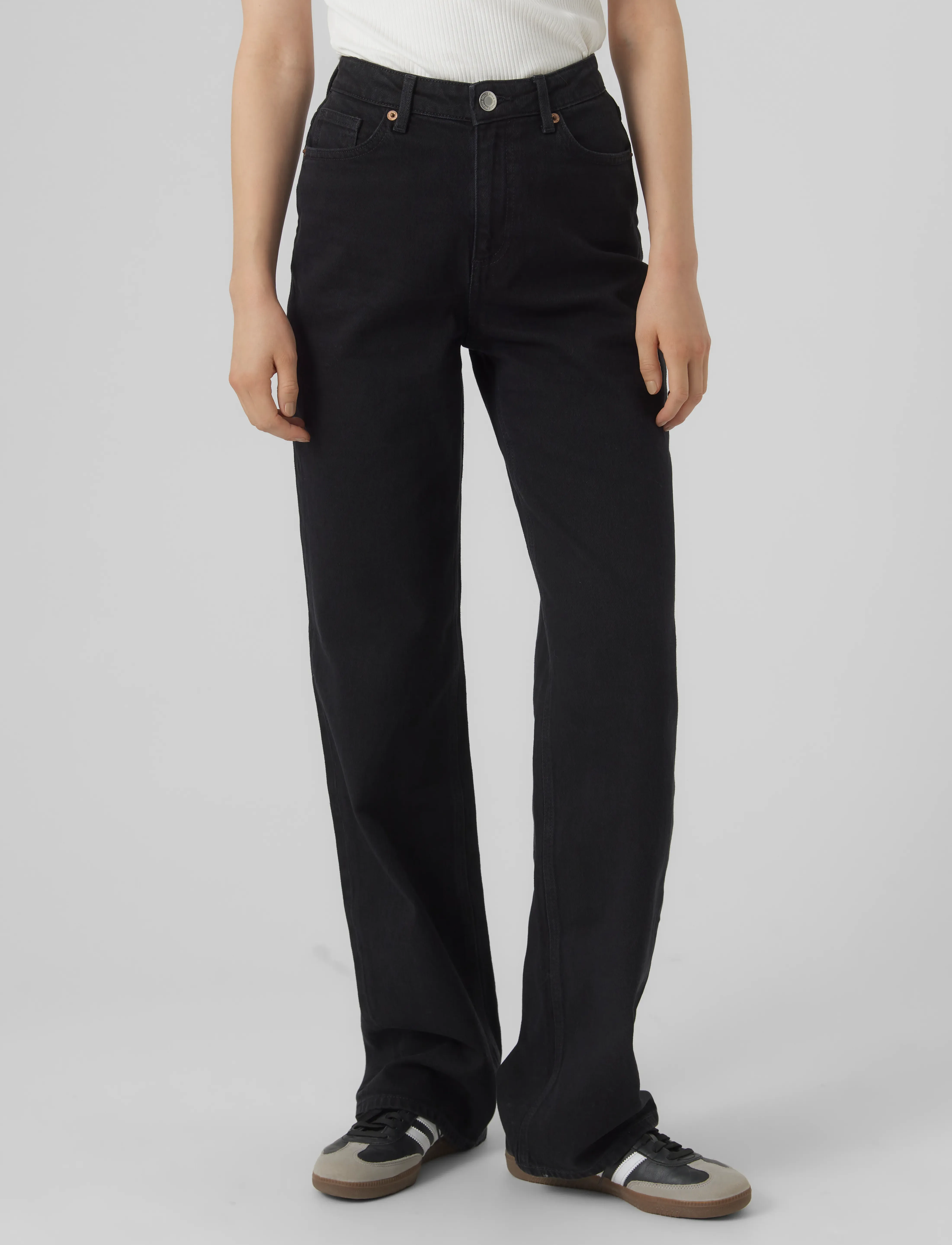 Vero Moda - VMTESSA HR WIDE JEANS RA118 GA NOOS - hosen mit weitem bein - black - 4
