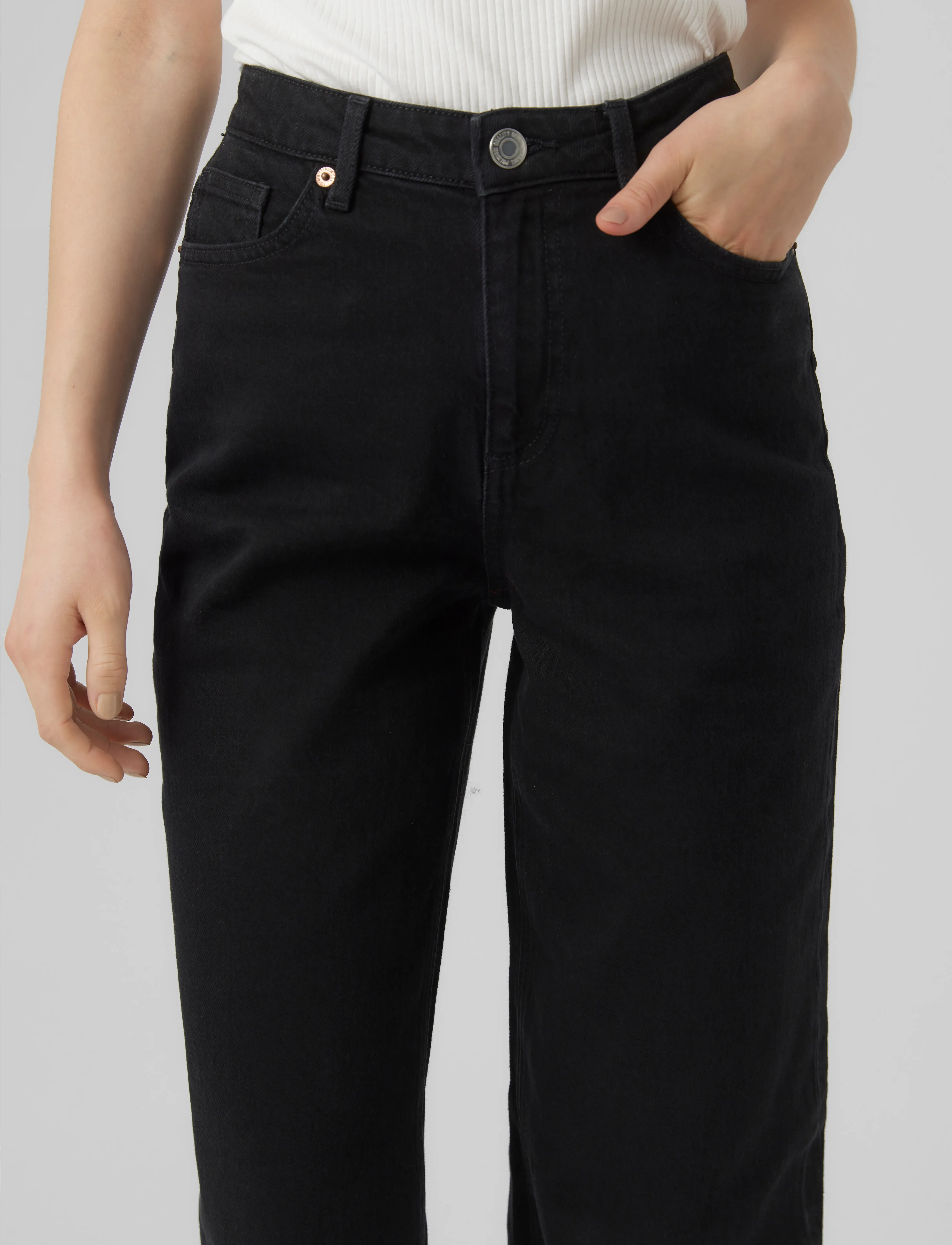 Vero Moda - VMTESSA HR WIDE JEANS RA118 GA NOOS - hosen mit weitem bein - black - 5
