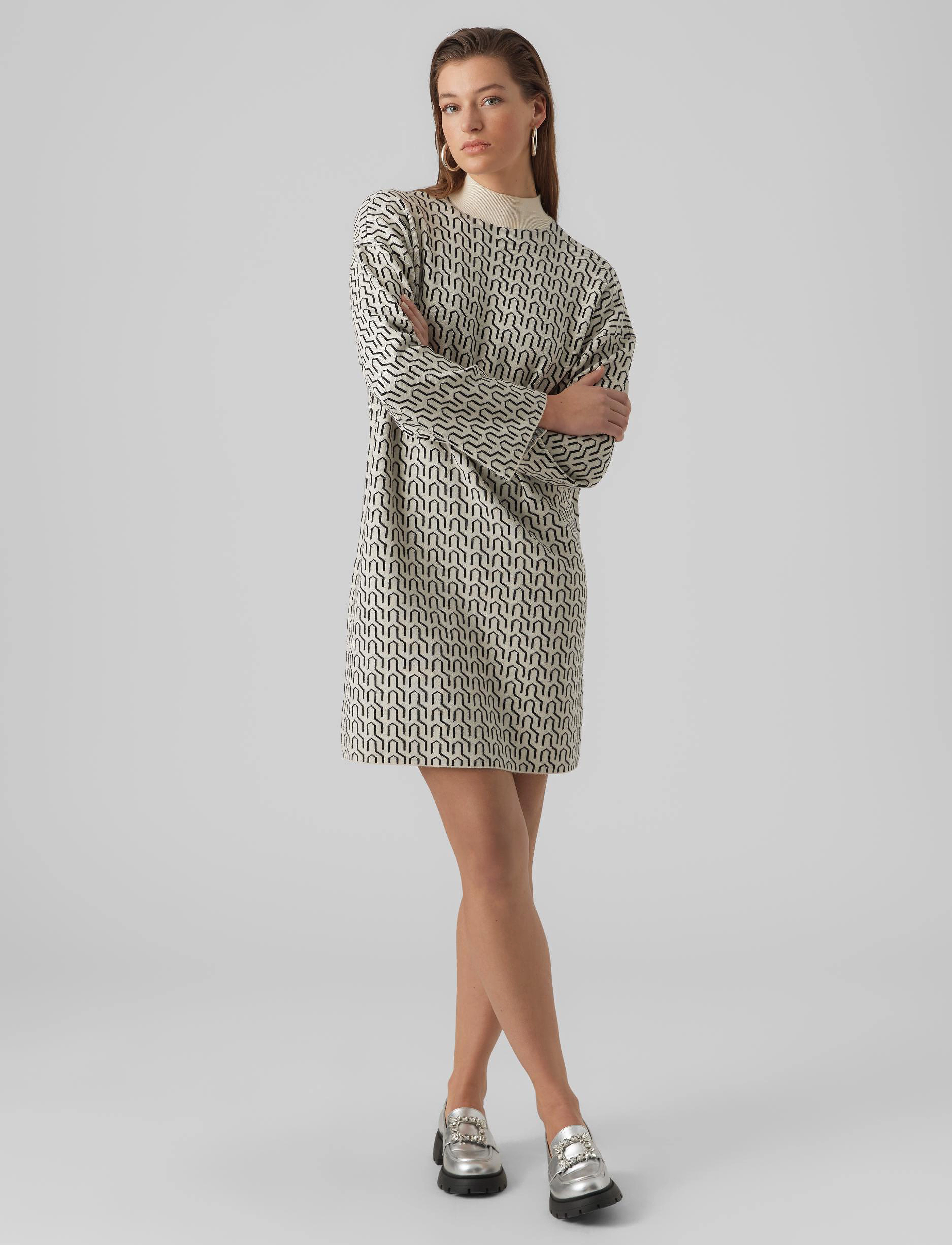 Vero Moda - VMGOLDNEEDLE ART LS SHORT HIGHNECK DRESS - strickkleider - black - 4