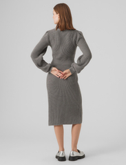 Vero Moda - VMGEORGINE LS V-NECK CALF KNIT DRESS VMA - stickade klänningar - medium grey melange - 3