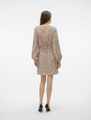 Vero Moda - VMBELLA LS WRAP SHORT DRESS JRS - ballīšu apģērbs par outlet cenām - pumice stone - 3