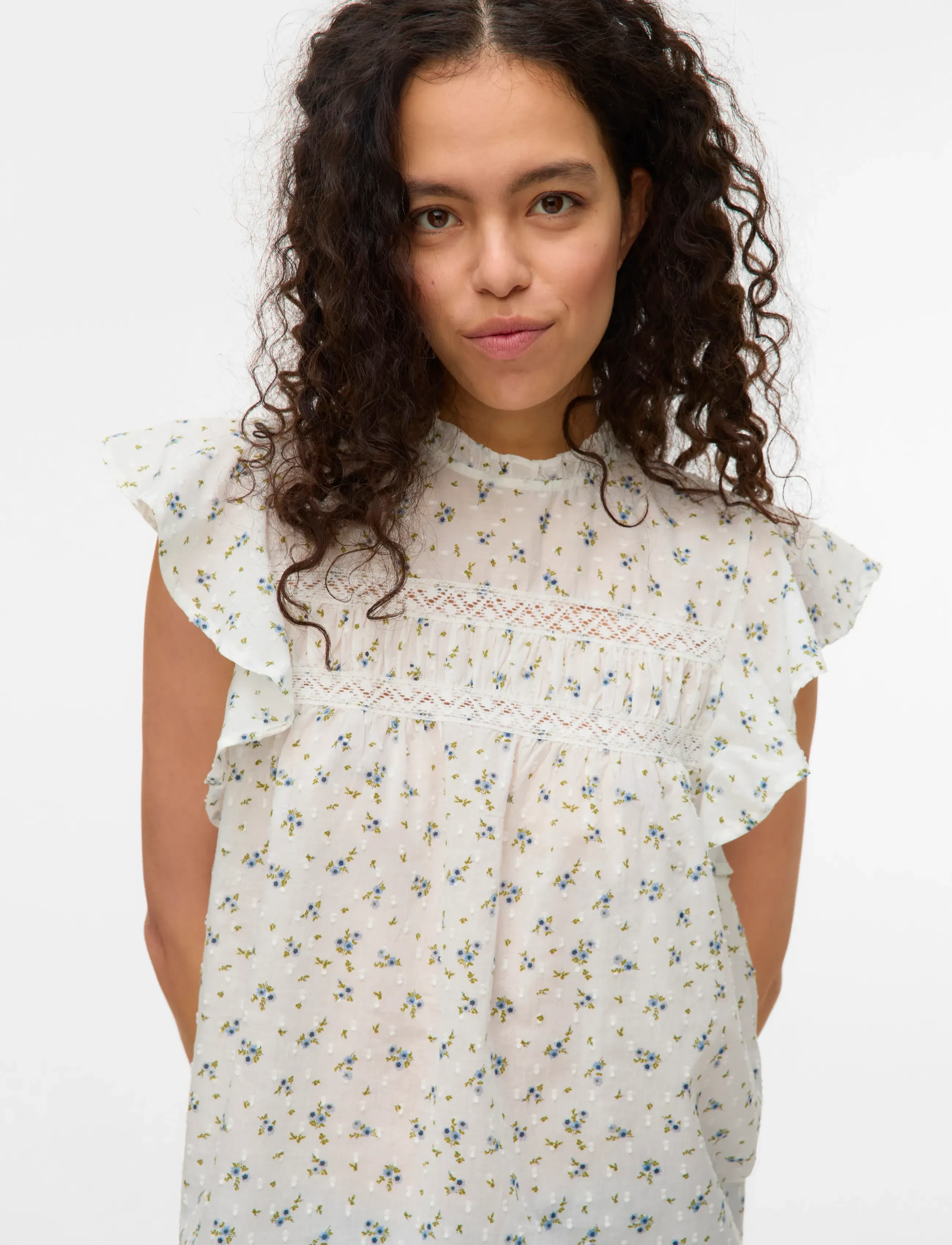 Vero Moda - VMTRINE SL LACE TOP WVN NOOS - Ærmeløse bluser - snow white - 4
