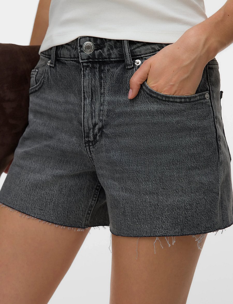 Vero Moda - VMTESS MR SHORT DNM SHORTS MIX GA NOOS - jeansshorts - medium grey denim - 4