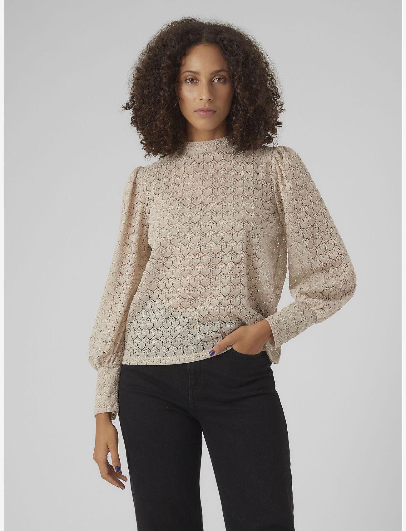 Vero Moda - VMBECCA LS HIGH NECK LACE TOP JRS NOOS - langærmede bluser - pumice stone - 0