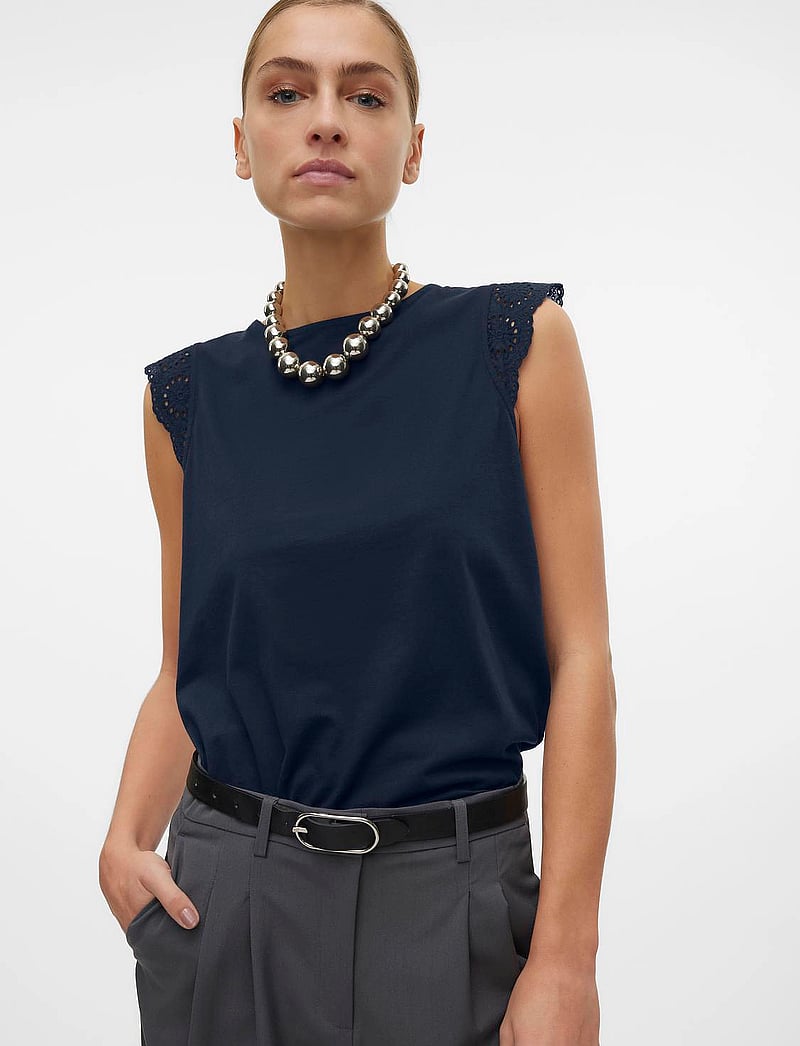 Vero Moda - VMEMILY SL GATHERING TOP JRS NOOS - blouses zonder mouwen - navy blazer - 5