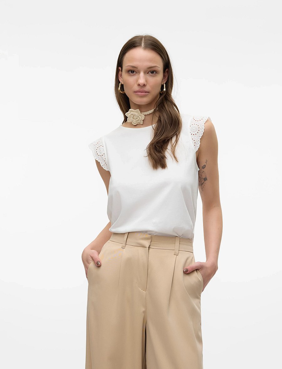 Vero Moda - VMEMILY SL GATHERING TOP JRS NOOS - Ärmlösa blusar - snow white - 0