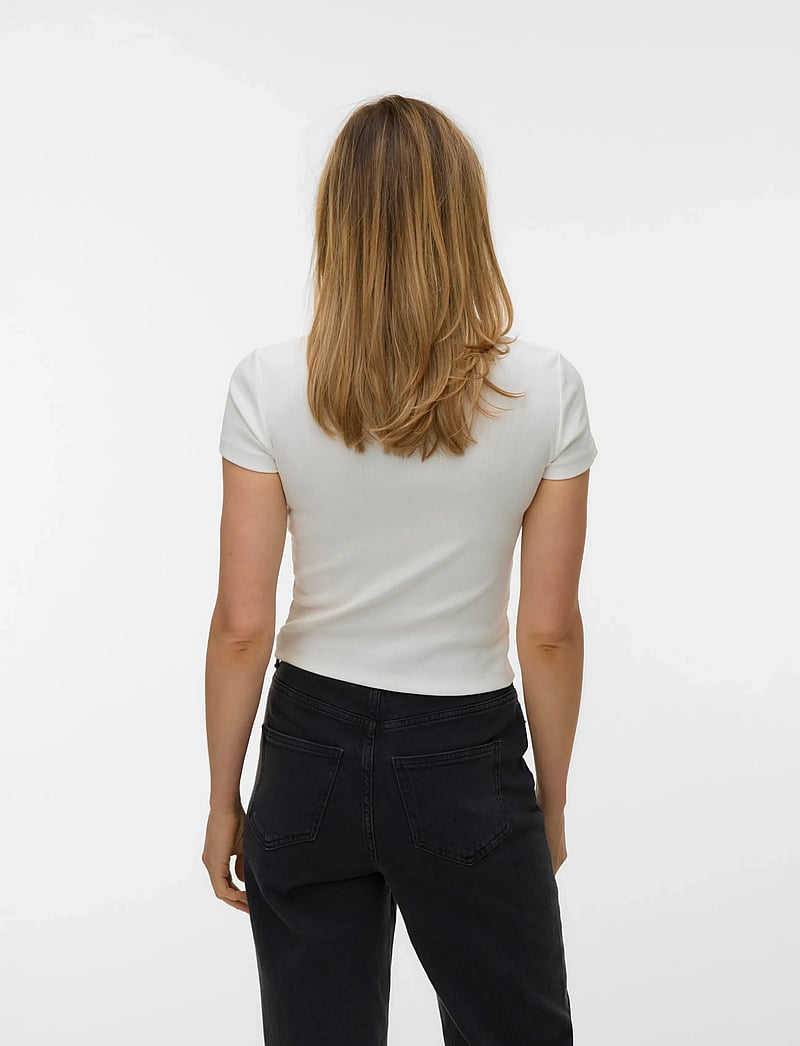 Vero Moda - VMCHLOE SS SHORT TOP JRS NOOS - t-shirts - snow white - 2