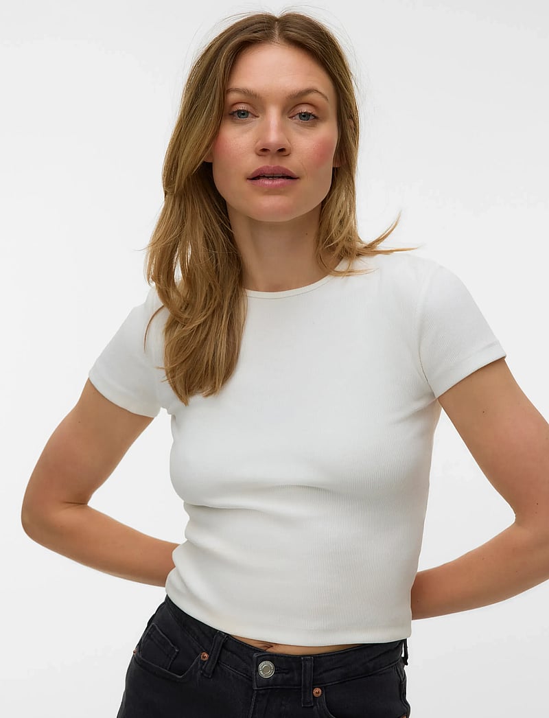 Vero Moda - VMCHLOE SS SHORT TOP JRS NOOS - t-shirts - snow white - 4
