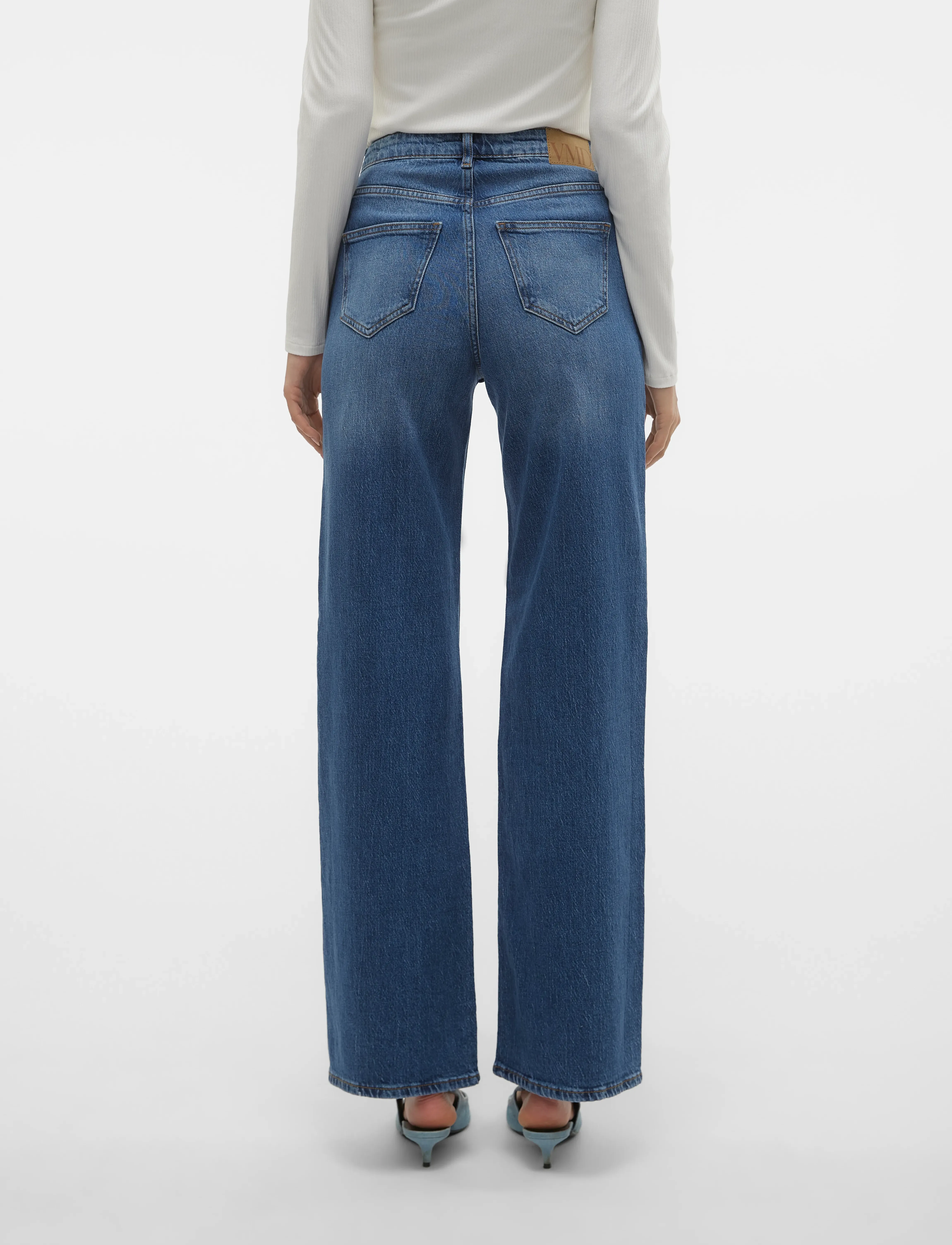 Vero Moda - VMTESSA HR WIDE JEANS RA380 GA NOOS - hosen mit weitem bein - medium blue denim - 3