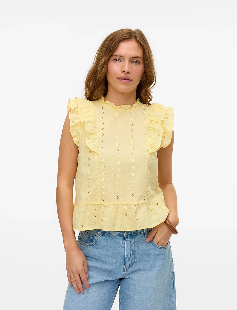 Vero Moda - VMKAMMY SL HIGH NECK TOP VMA - sleeveless blouses - pale banana - 0
