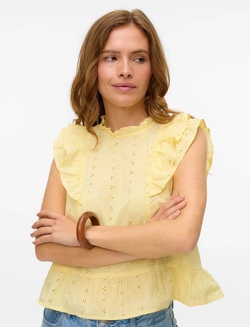 Vero Moda - VMKAMMY SL HIGH NECK TOP VMA - sleeveless blouses - pale banana - 4