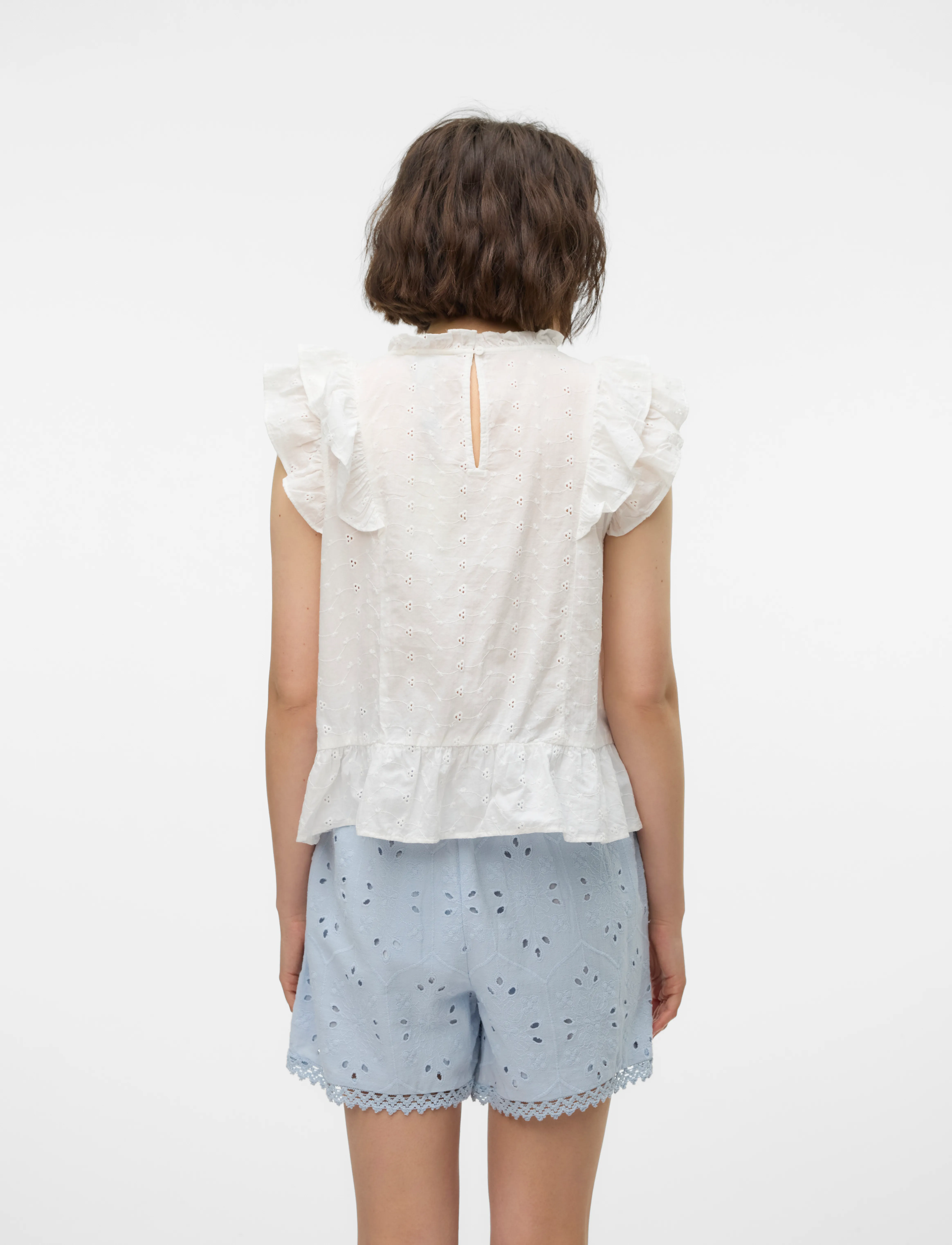 Vero Moda - VMKAMMY SL HIGH NECK TOP VMA - Ärmellose blusen - snow white - 2