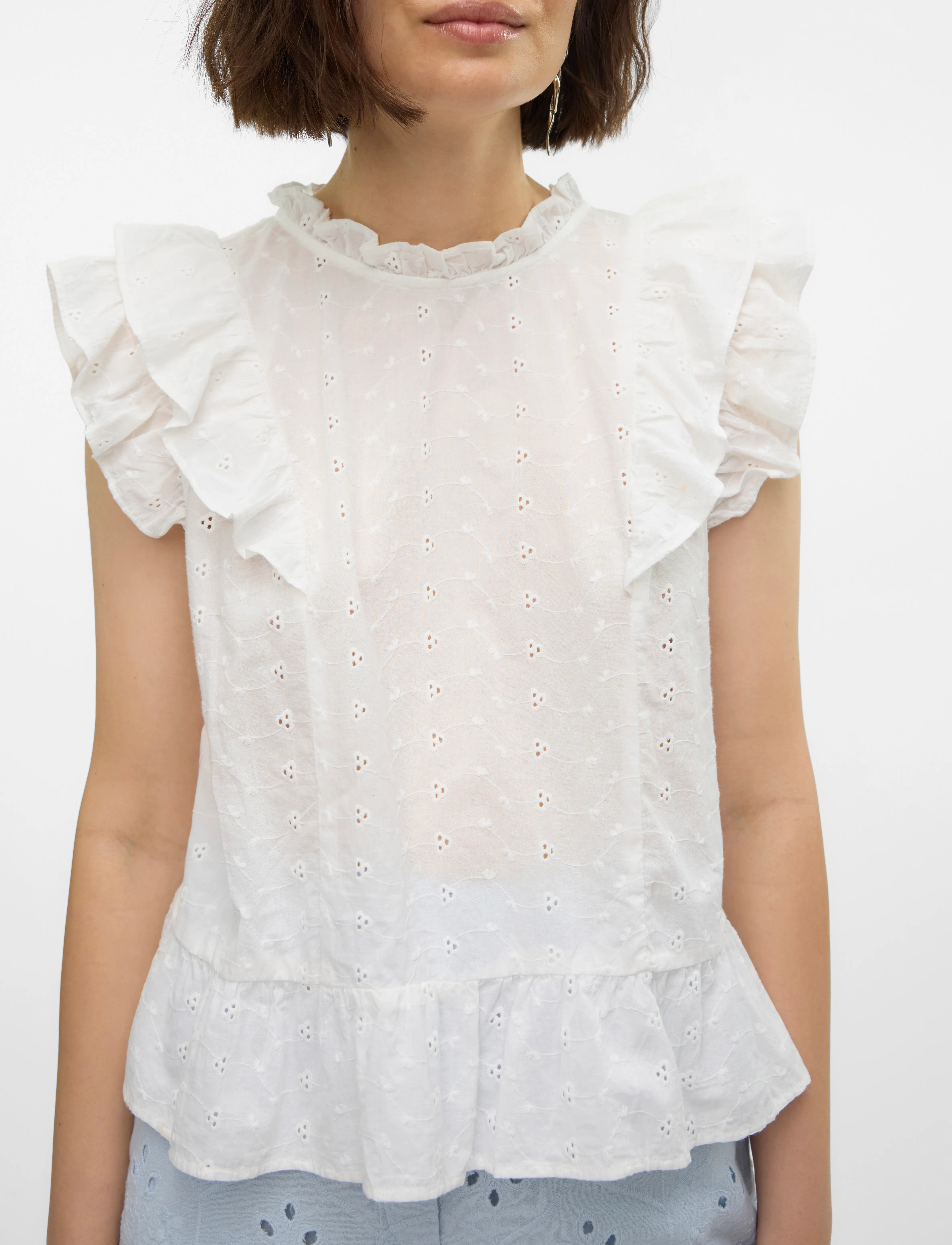 Vero Moda - VMKAMMY SL HIGH NECK TOP VMA - Ärmellose blusen - snow white - 3