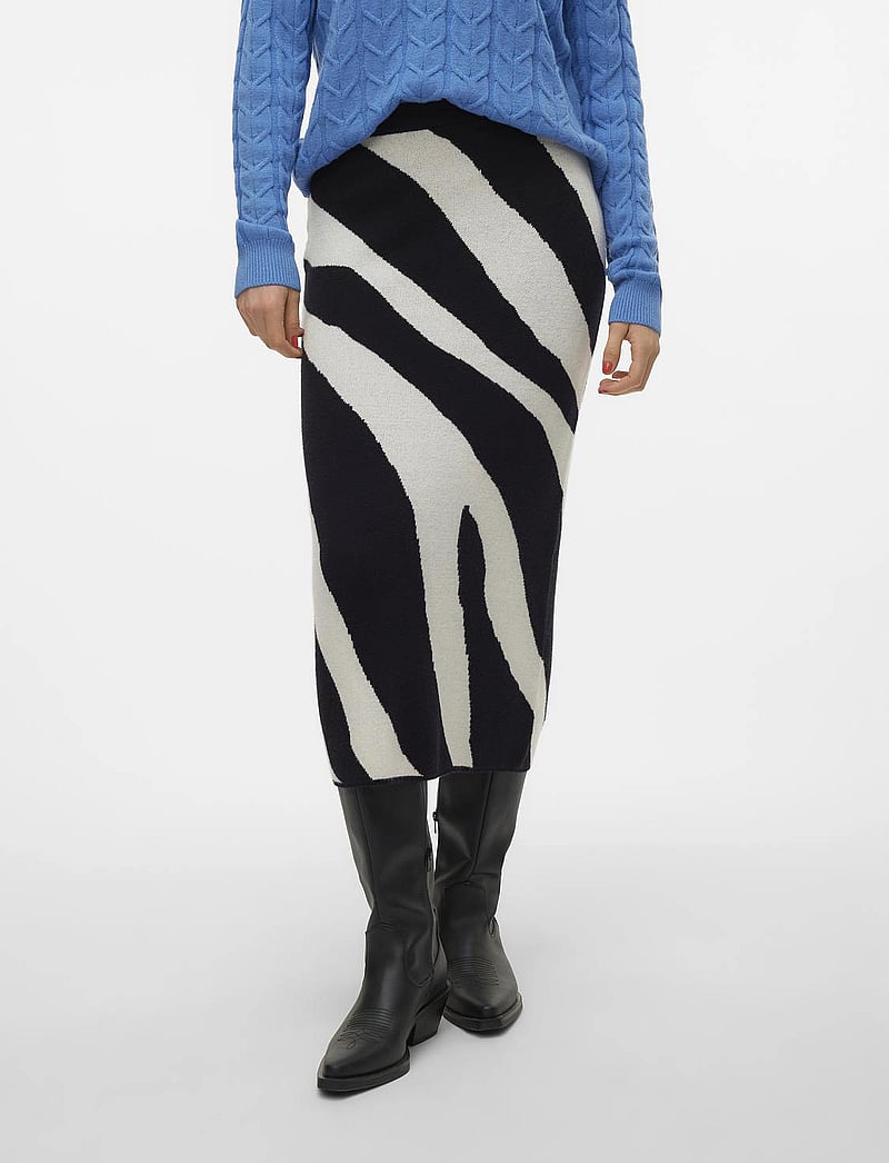 Vero Moda - VMNANCY NW 7/8 SKIRT BOO - strickröcke - black - 0