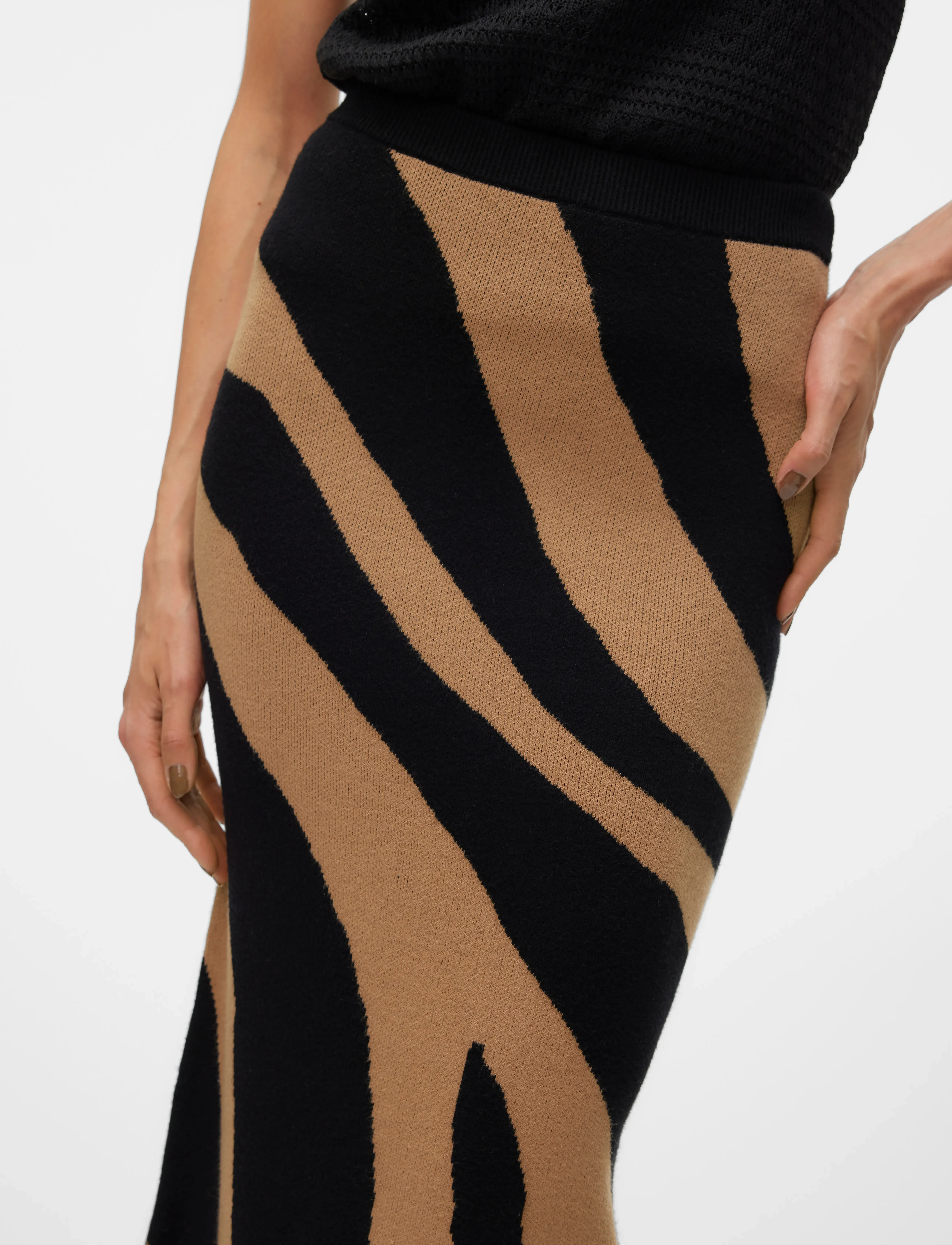 Vero Moda - VMNANCY NW 7/8 SKIRT BOO - strikkede nederdele - black - 4