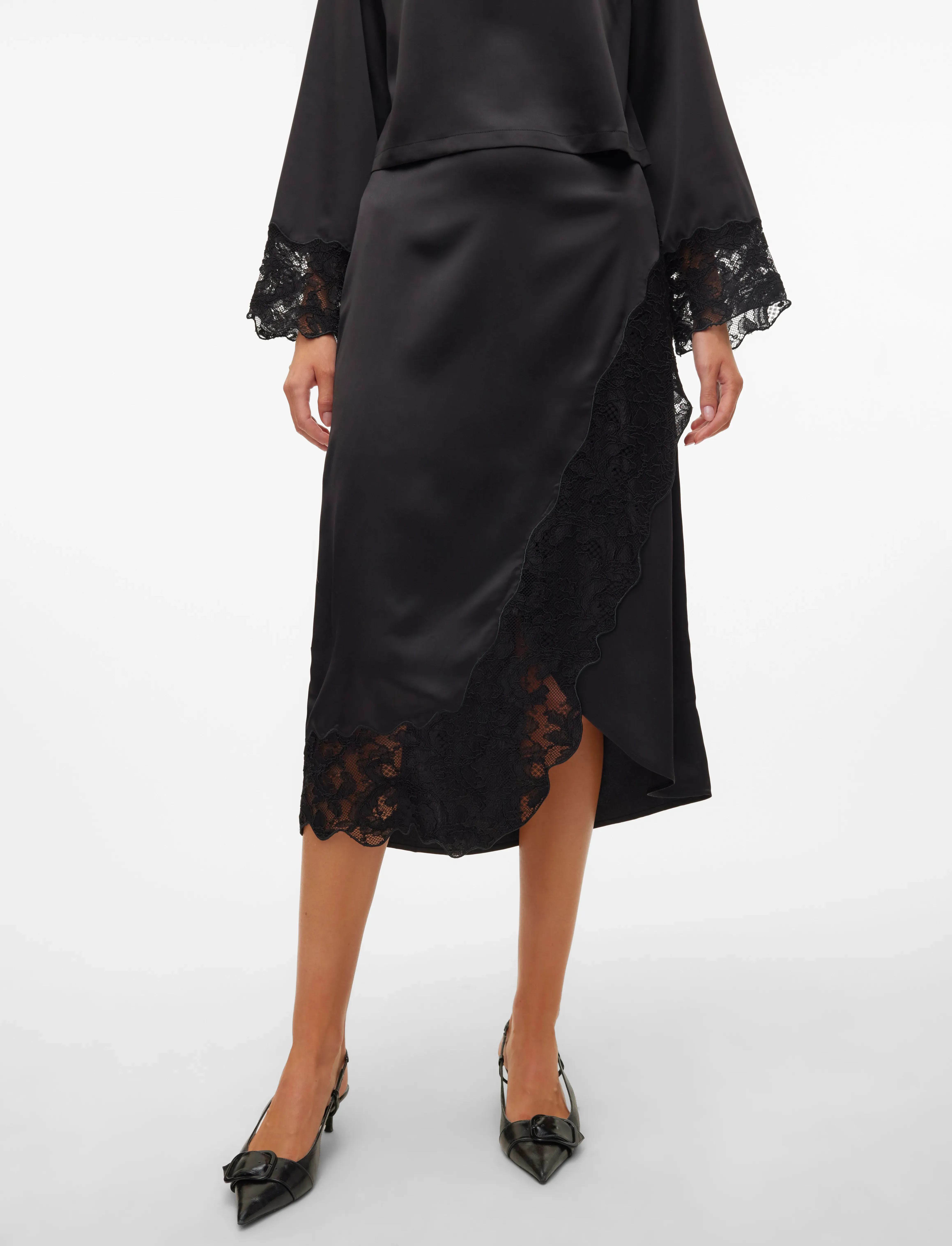 Vero Moda - VMMERLE LACE HW 7/8 SKIRT WVN GA - satinröcke - black - 3