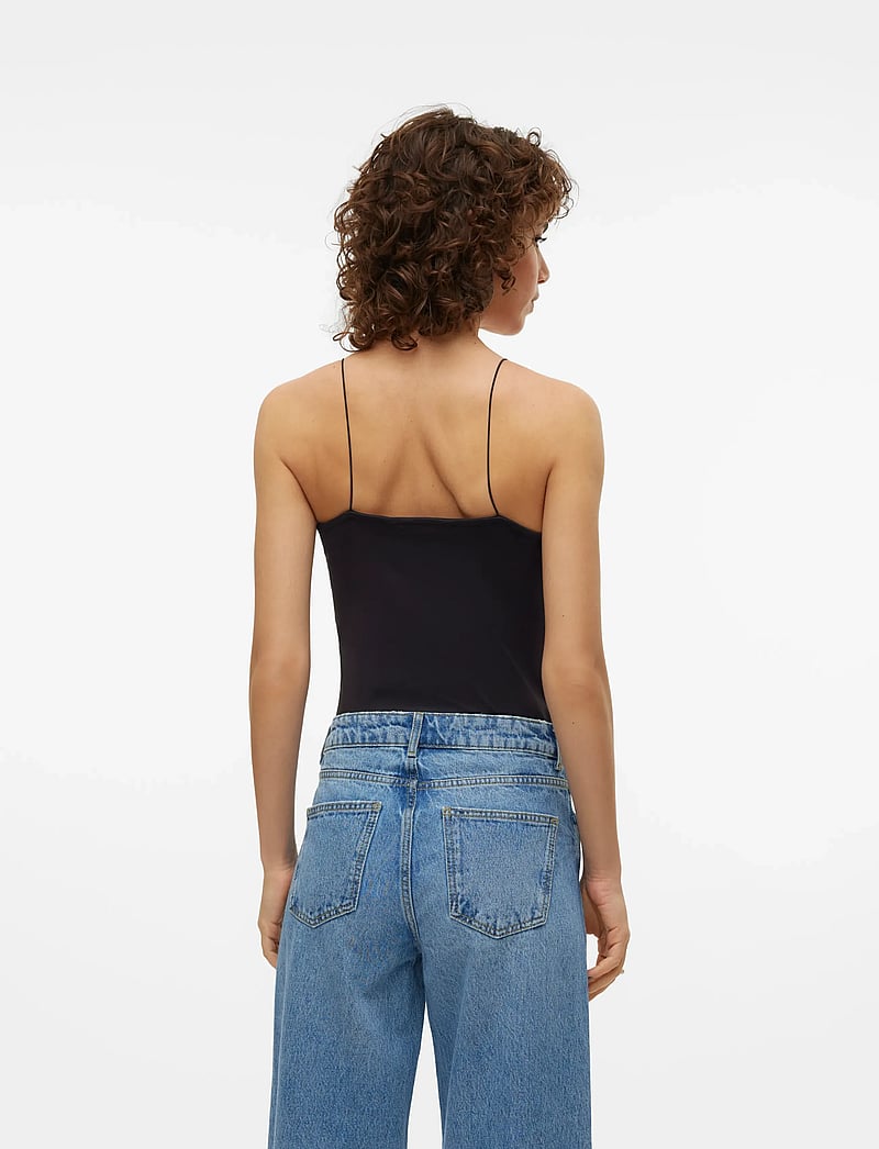 Vero Moda - VMMILLION SHORT SINGLET TOP JRS NOOS - crop tops - black - 2