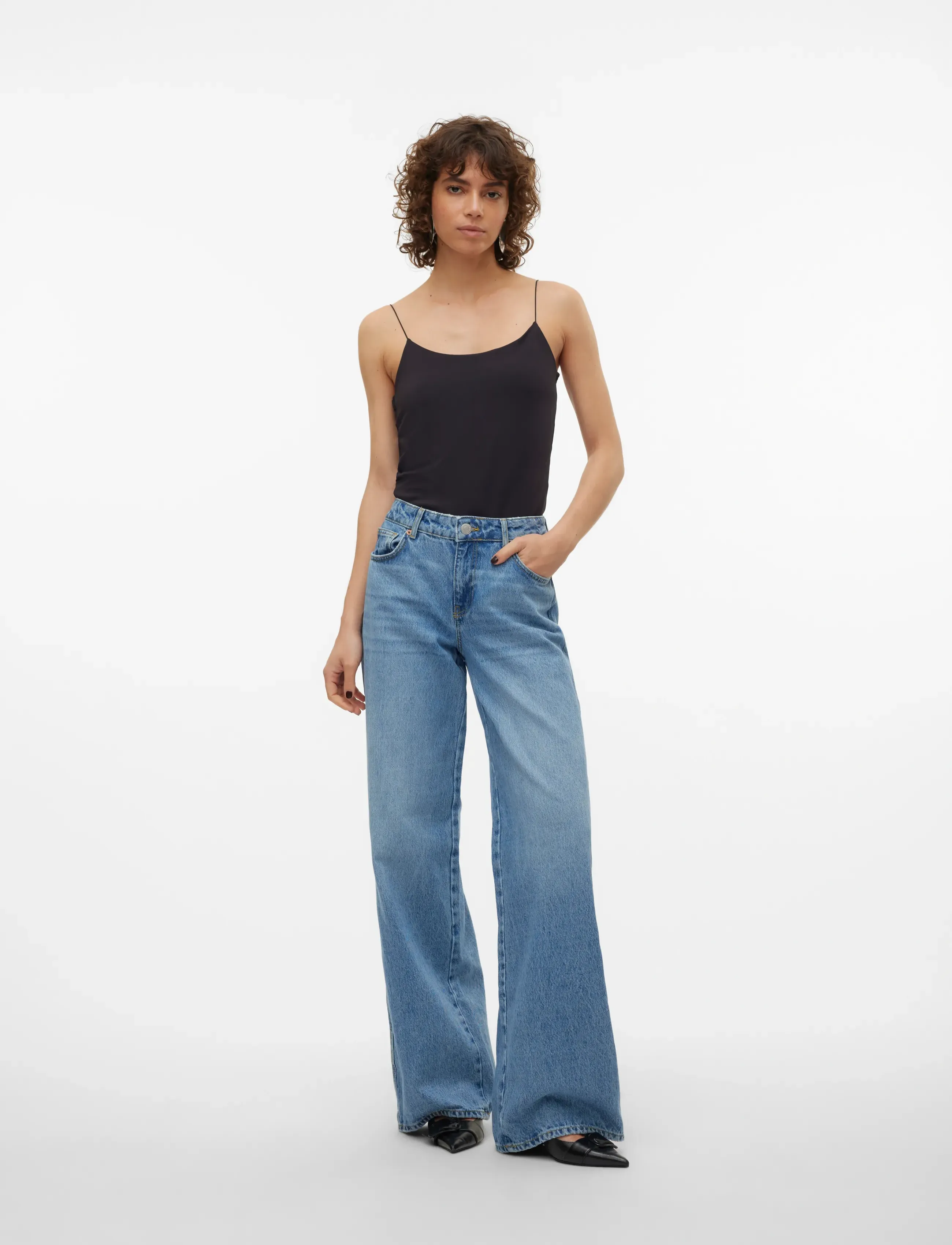 Vero Moda - VMMILLION SHORT SINGLET TOP JRS NOOS - crop tops - black - 3