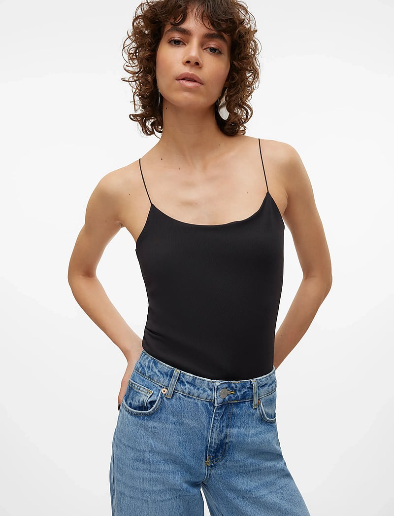 Vero Moda - VMMILLION SHORT SINGLET TOP JRS NOOS - crop tops - black - 4