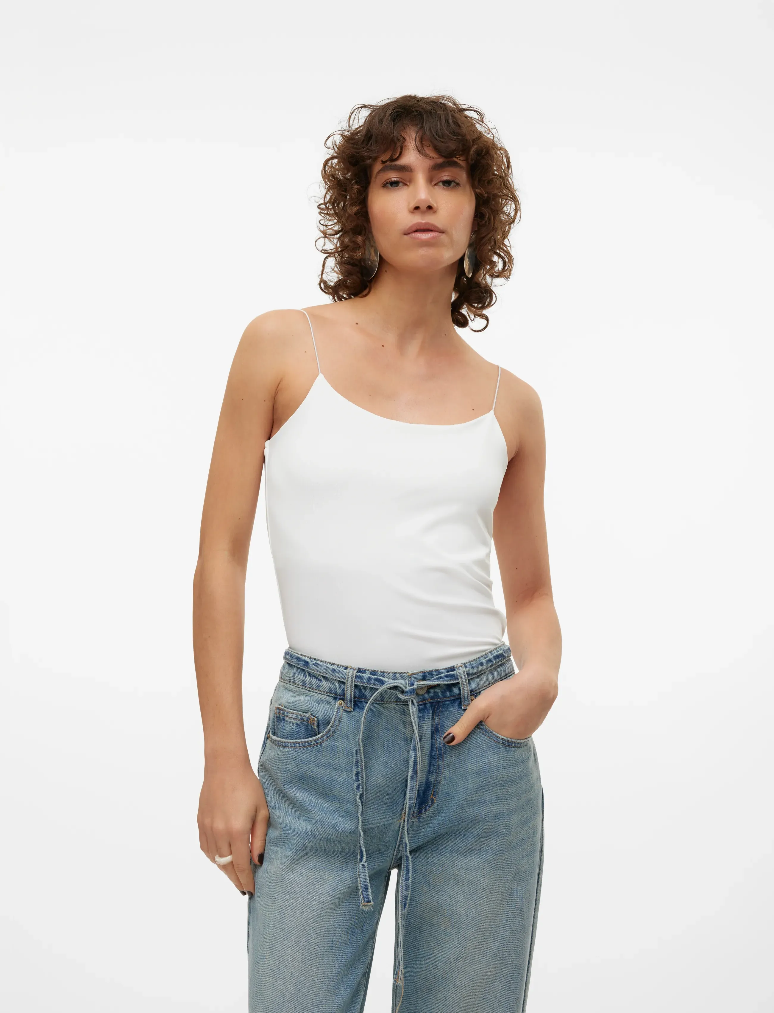 Vero Moda VMMILLION SHORT SINGLET TOP JRS NOOS - Crop tops - SNOW WHITE / white