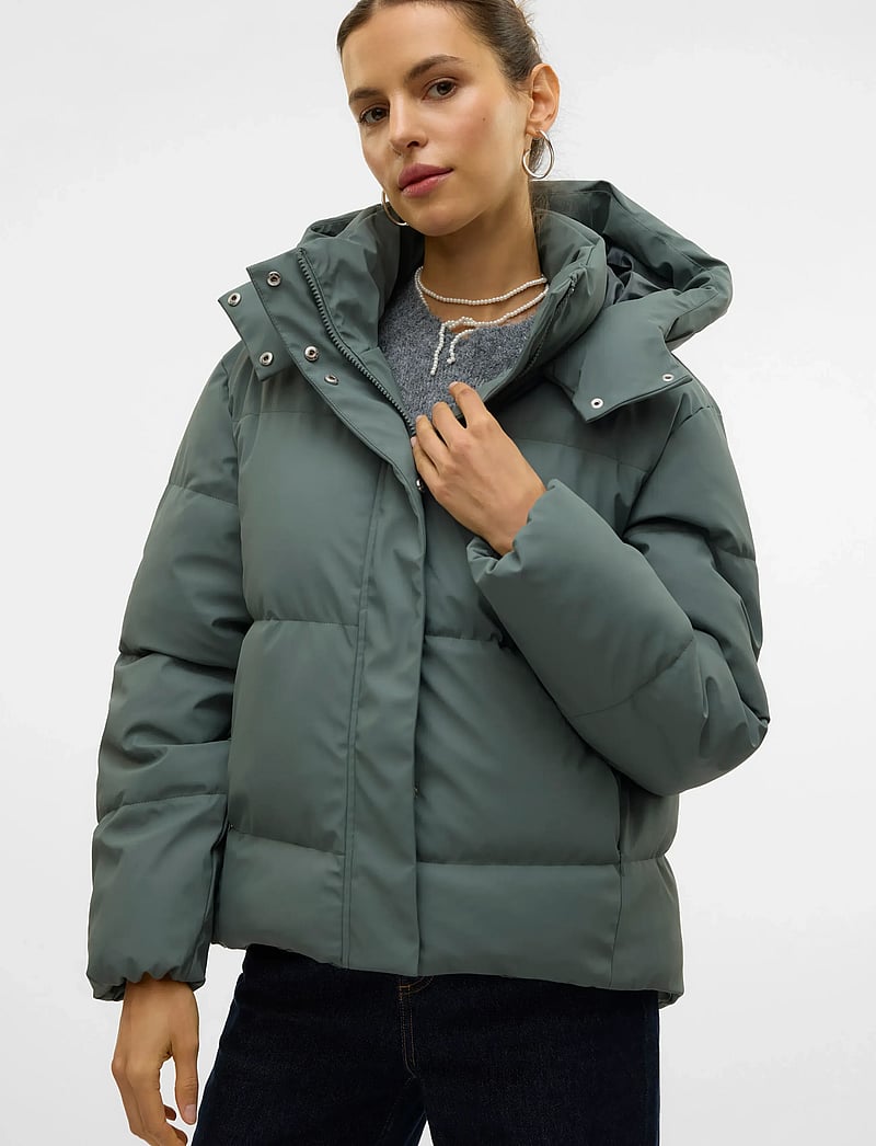 Vero Moda - VMGRETAKYLIE SHORT COATED JACKET NOOS - winterjacken - balsam green - 4