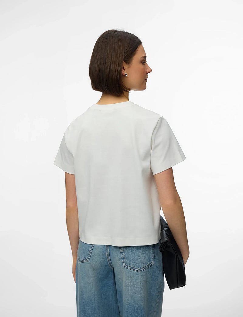Vero Moda - VMSARA METTE SS TOP BOX JRS NOOS - t-shirts - snow white - 2