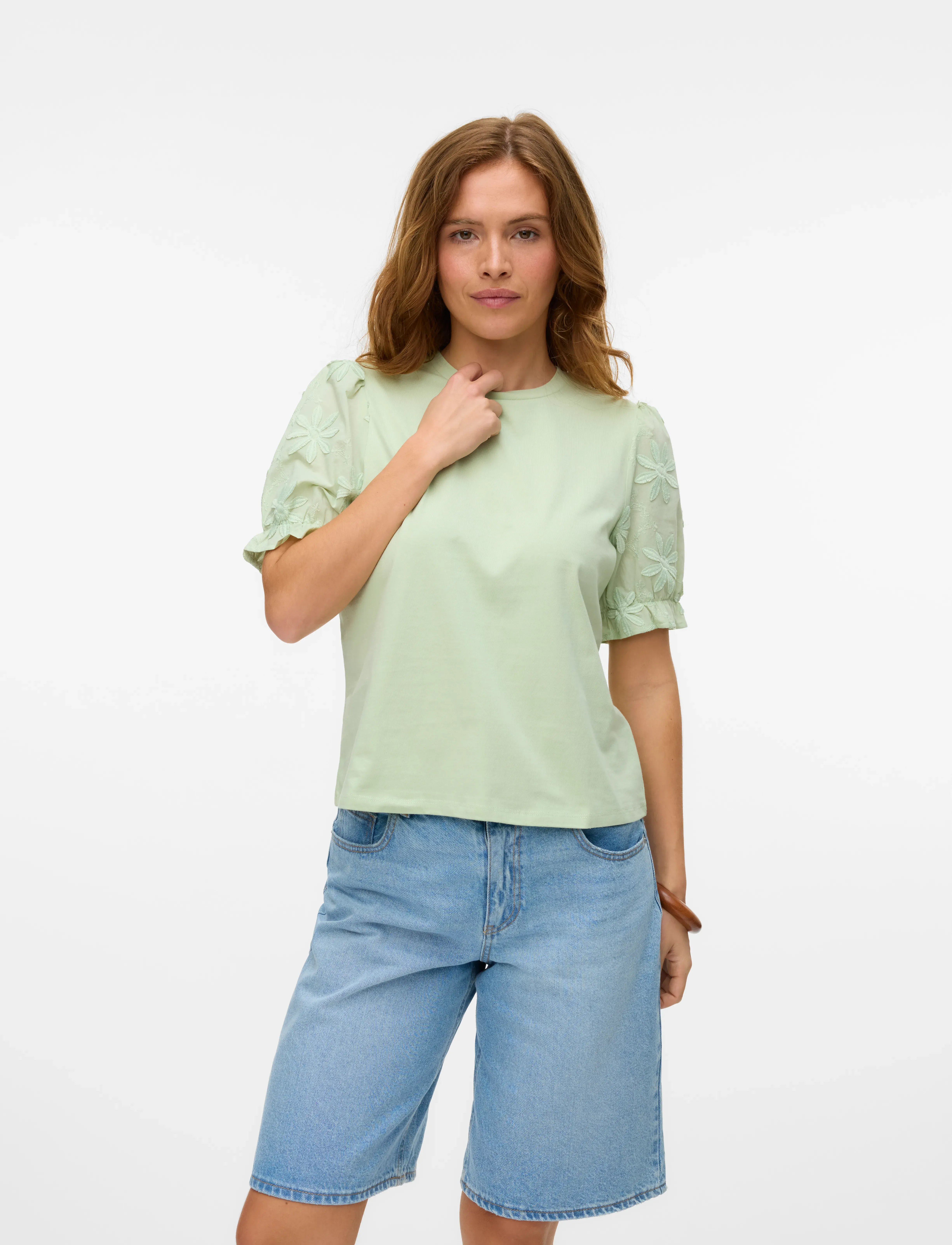 Vero Moda - VMSENNA SS EMB SLEEVE TOP JRS - palaidinės trumpomis rankovėmis - bok choy - 3