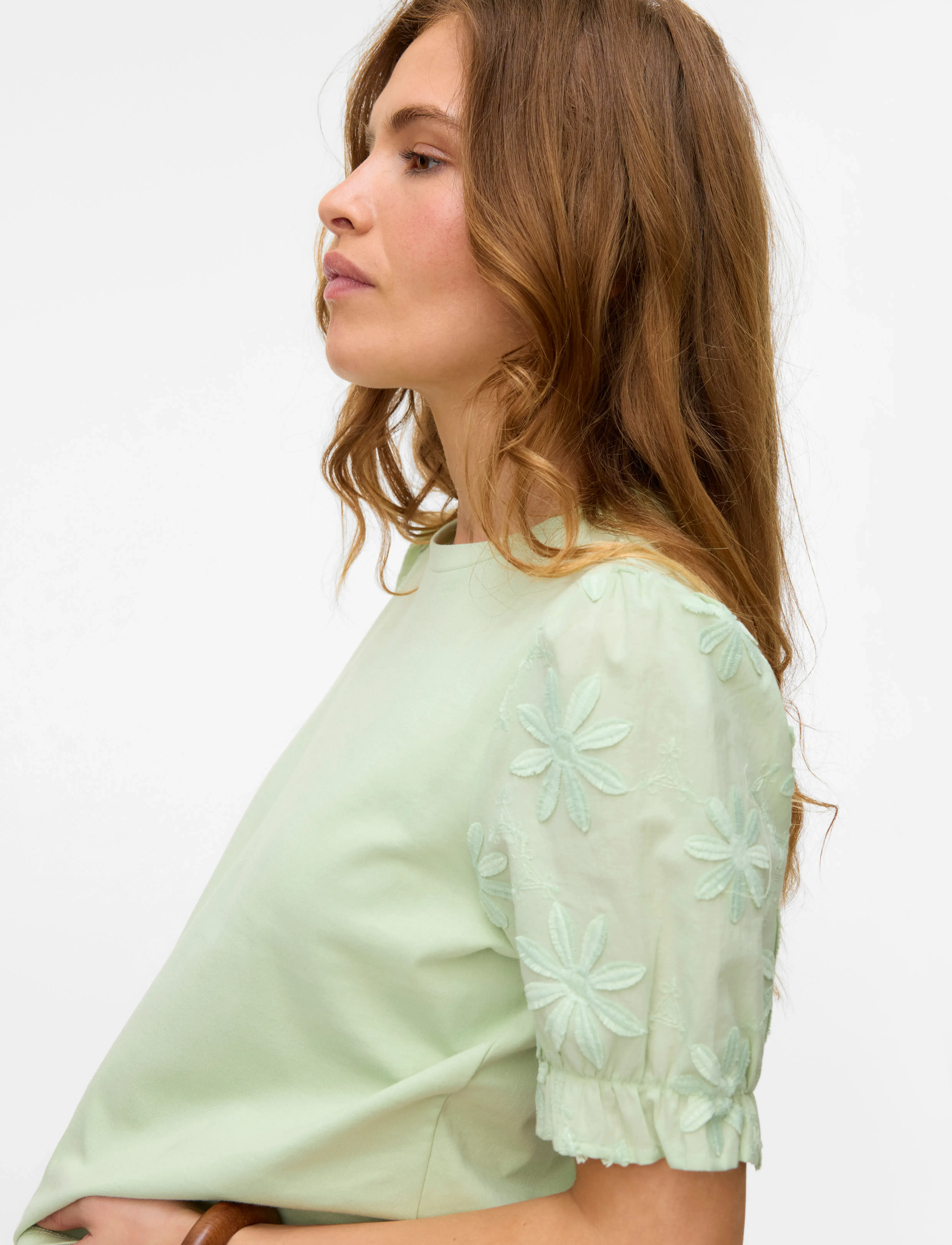 Vero Moda - VMSENNA SS EMB SLEEVE TOP JRS - palaidinės trumpomis rankovėmis - bok choy - 4