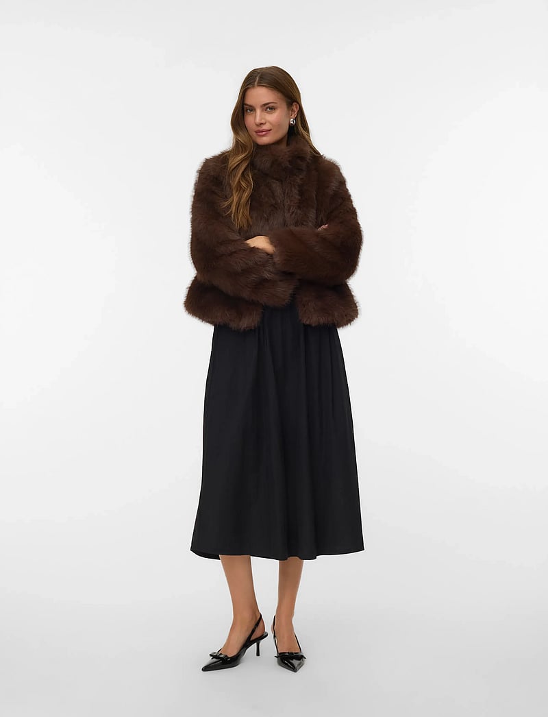 Vero Moda - VMMONROE SHORT JACKET NOOS - kunstpelz - chocolate torte - 0