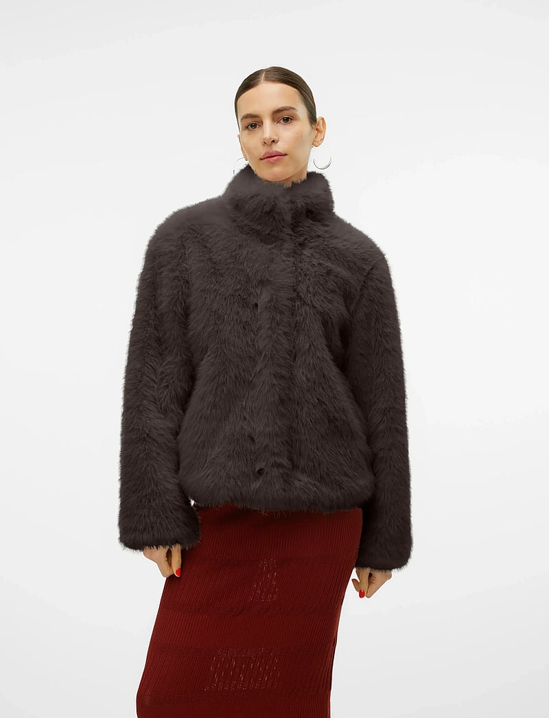 Vero Moda - VMMONROE SHORT JACKET NOOS - kunstpelz - chocolate torte - 5