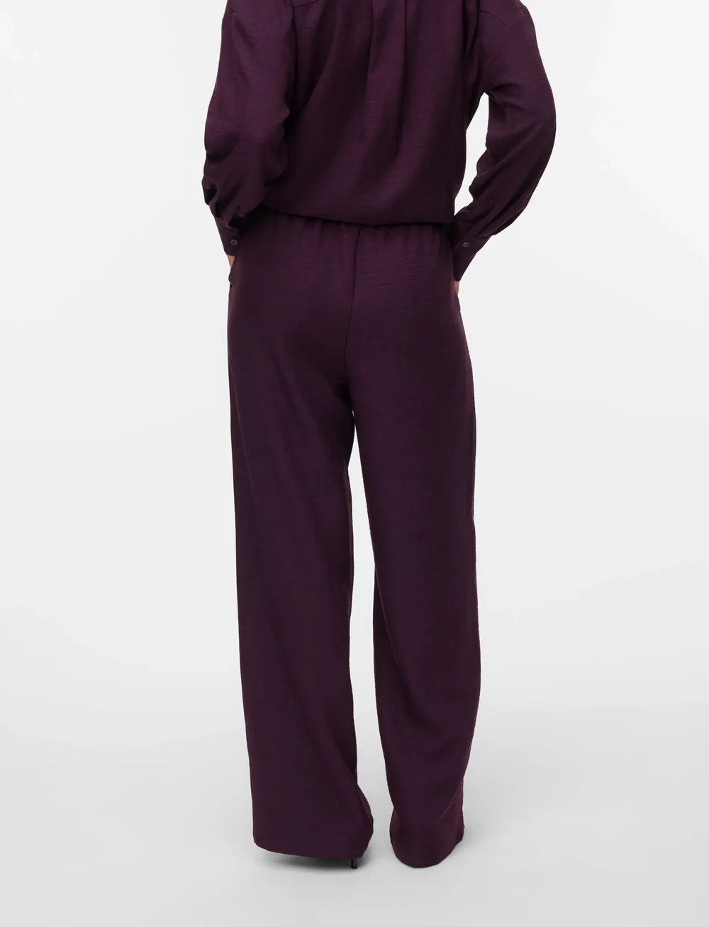 Vero Moda - VMMELANEY HW LOOSE PANT WVN NOOS - leveälahkeiset housut - winetasting - 2