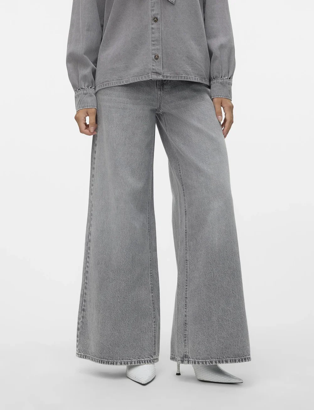 Vero Moda - VMANNET MR WIDE BELT JEANS LI218 - hosen mit weitem bein - medium grey denim - 0