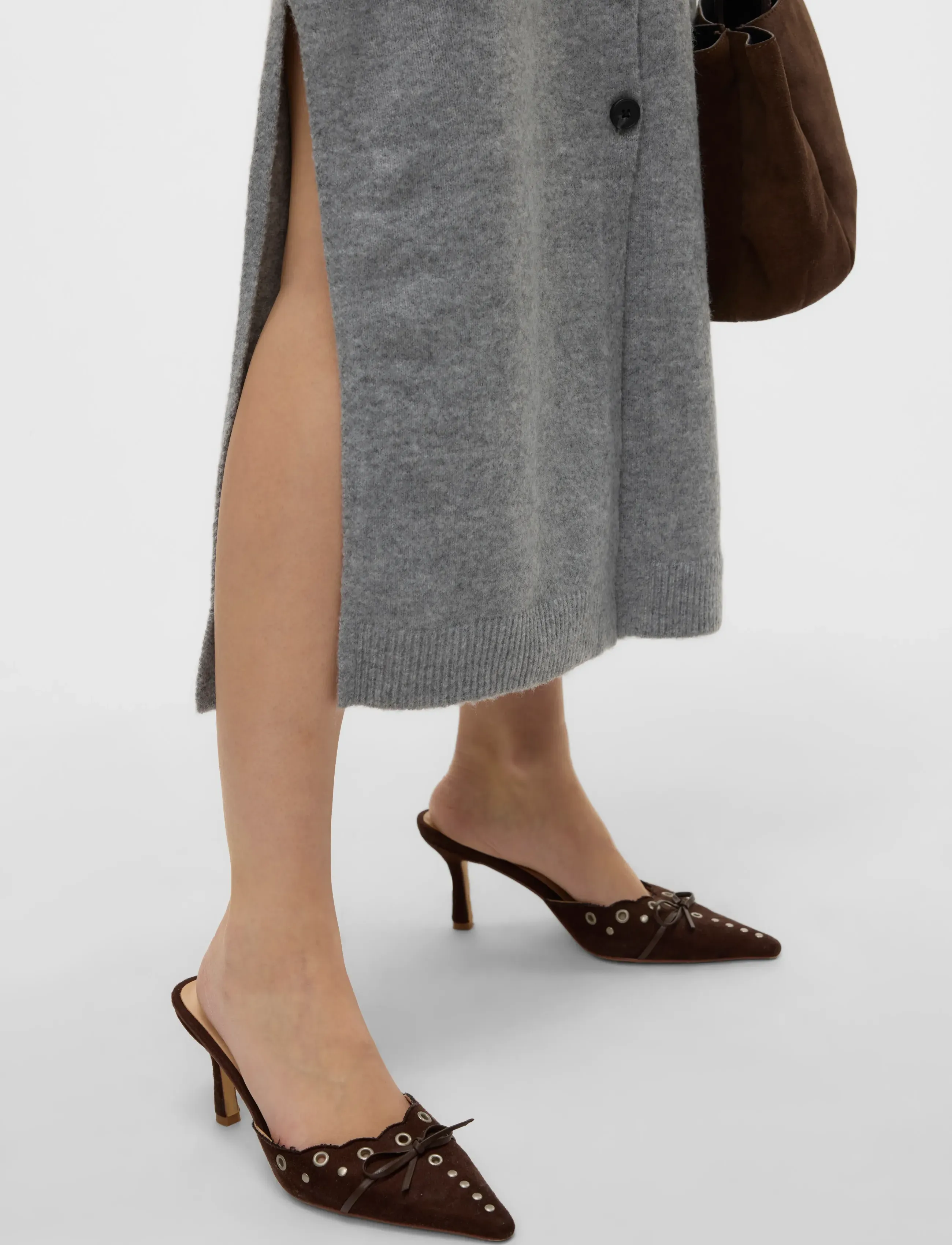 Vero Moda - AWNINNA LS V-NECK 7/8 KNIT DRESS - stickade klänningar - dark grey melange - 4