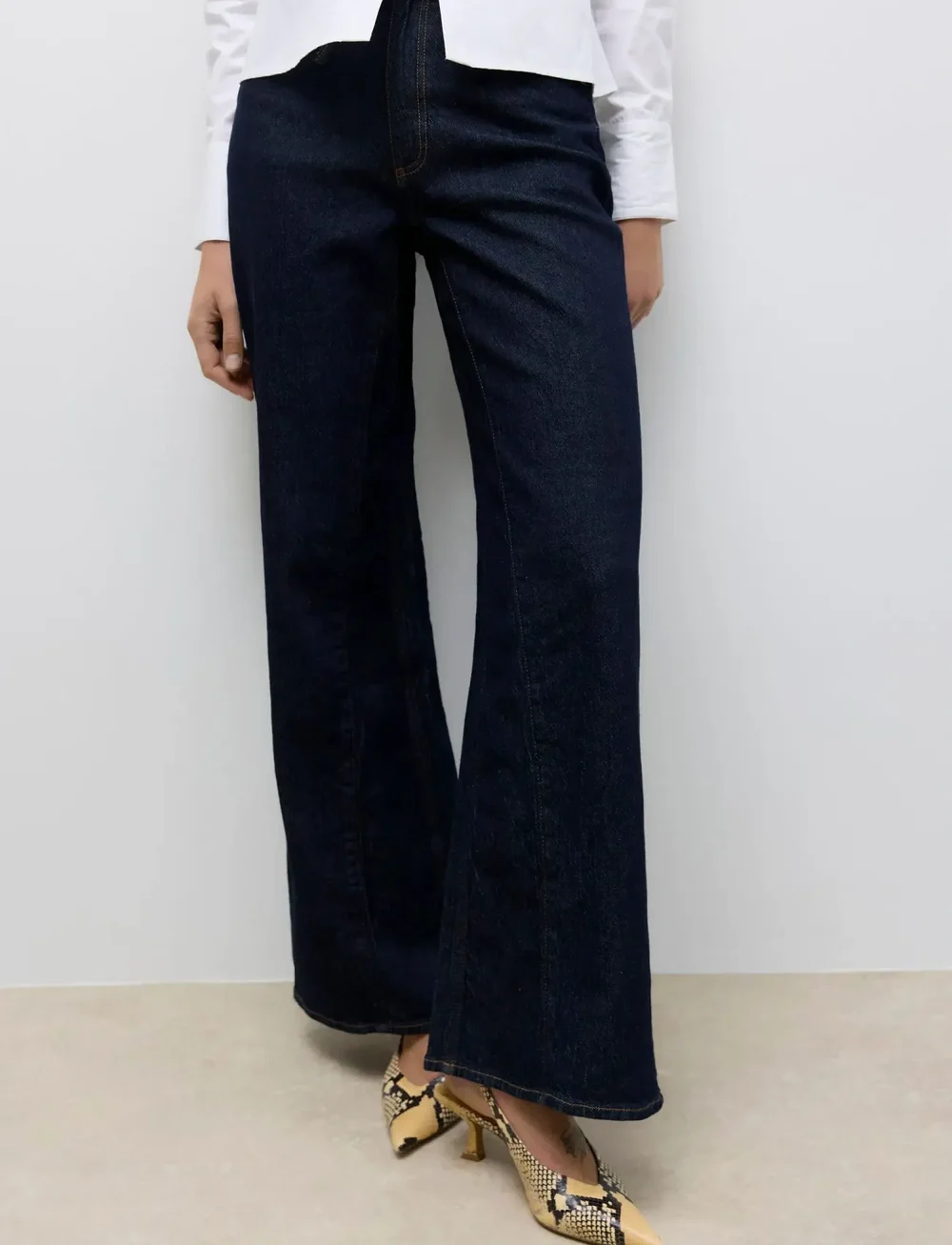 Vero Moda - AWMADDIE HR BELT WIDE JEANS RA392 - hosen mit weitem bein - dark blue denim - 5