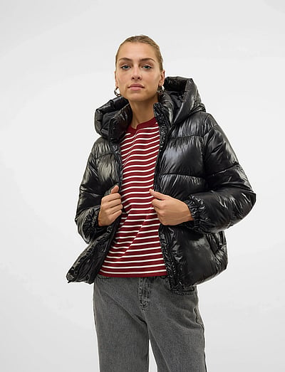 Vero Moda VMUPPSASHINY SHORT JACKET EXCL - Pūkinės ir dygsniuotos striukės - BLACK / black