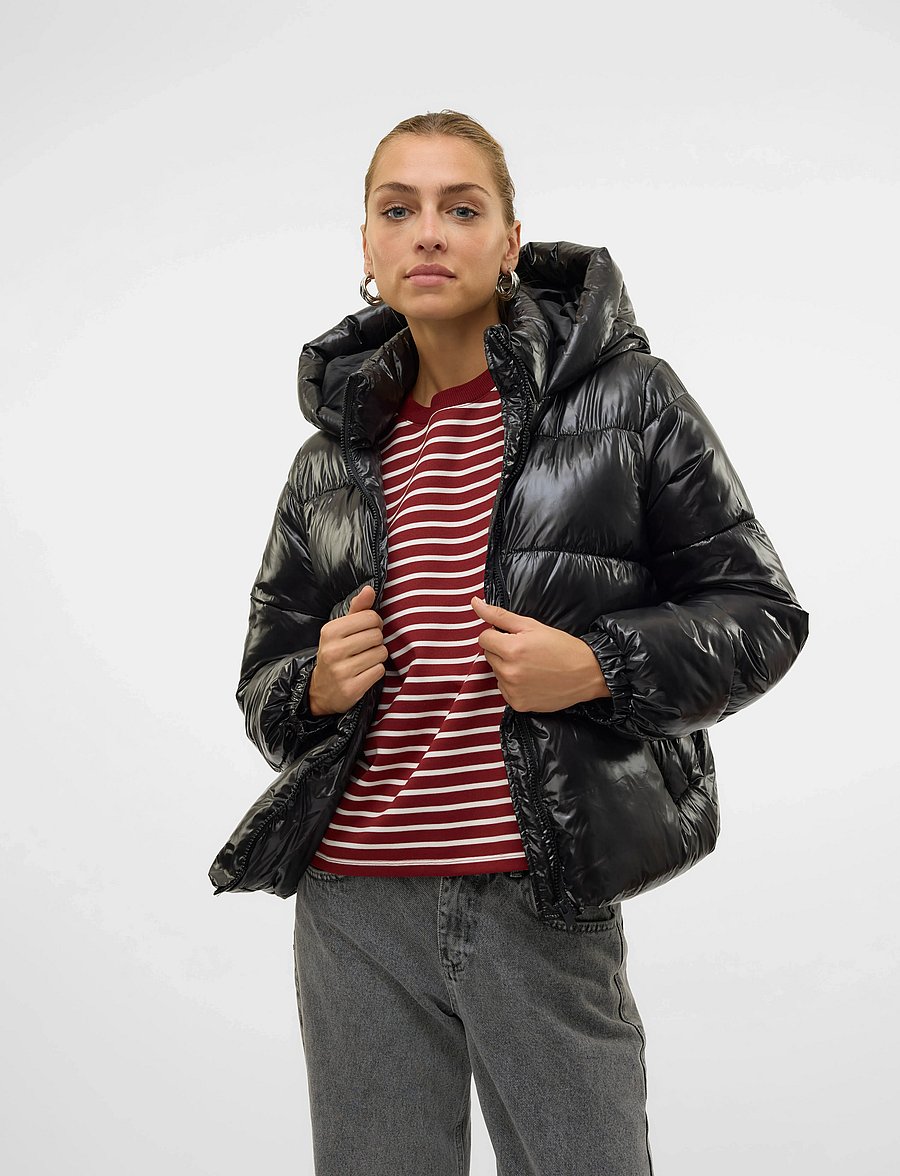 Vero Moda - VMUPPSASHINY SHORT JACKET EXCL - winterjacken - black - 0