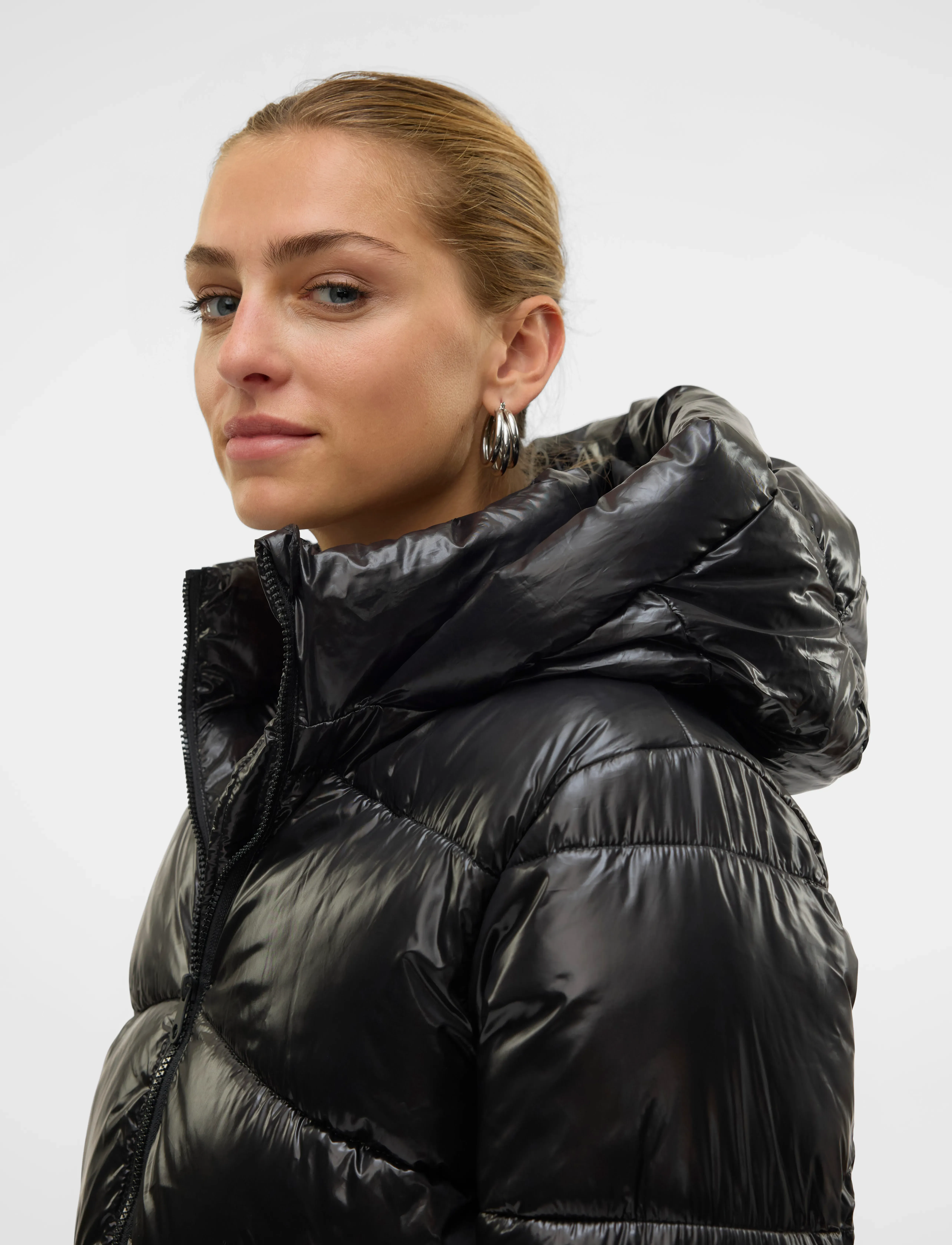 Vero Moda - VMUPPSASHINY SHORT JACKET EXCL - ytterkläder - black - 5