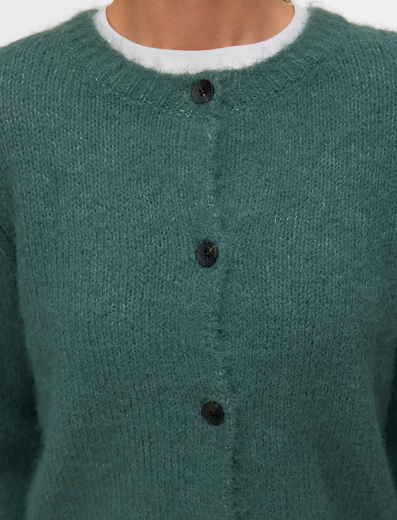 Vero Moda - VMNOVAH LS O-NECK BUTTON CARDI GA NOOS - cardigans - balsam green - 4