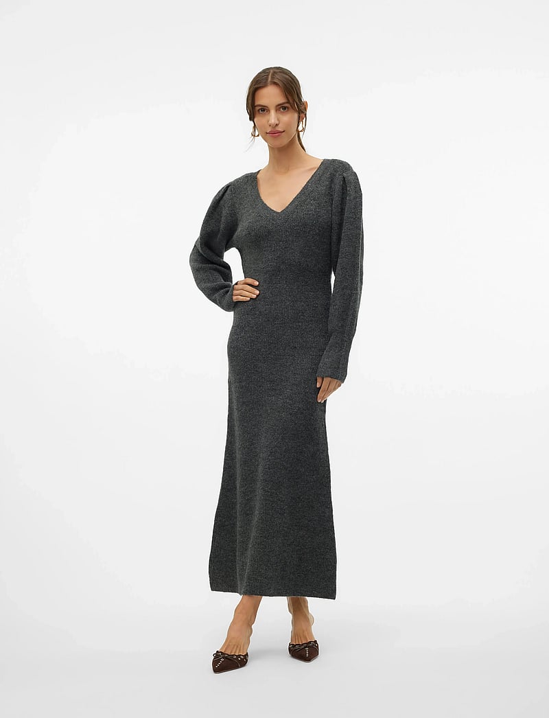 Vero Moda - VMANGALINA LS V-NECK 7/8 KNIT DRESS VMA - stickade klänningar - dark grey melange - 4