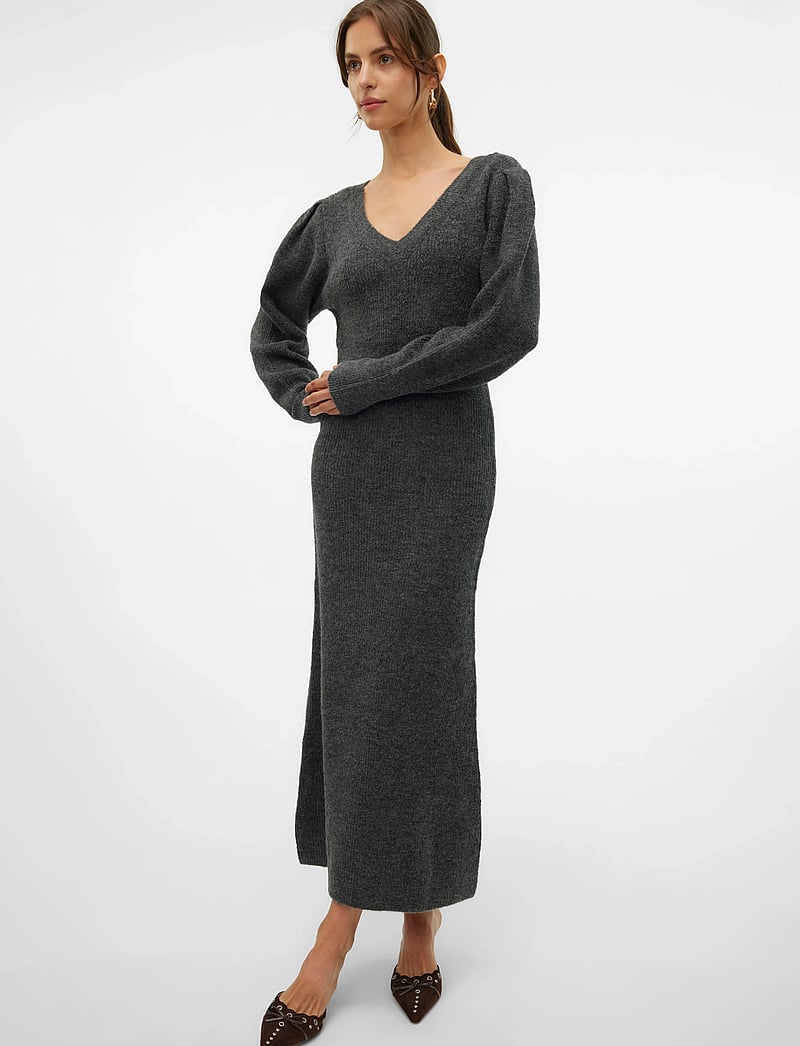 Vero Moda - VMANGALINA LS V-NECK 7/8 KNIT DRESS VMA - stickade klänningar - dark grey melange - 5